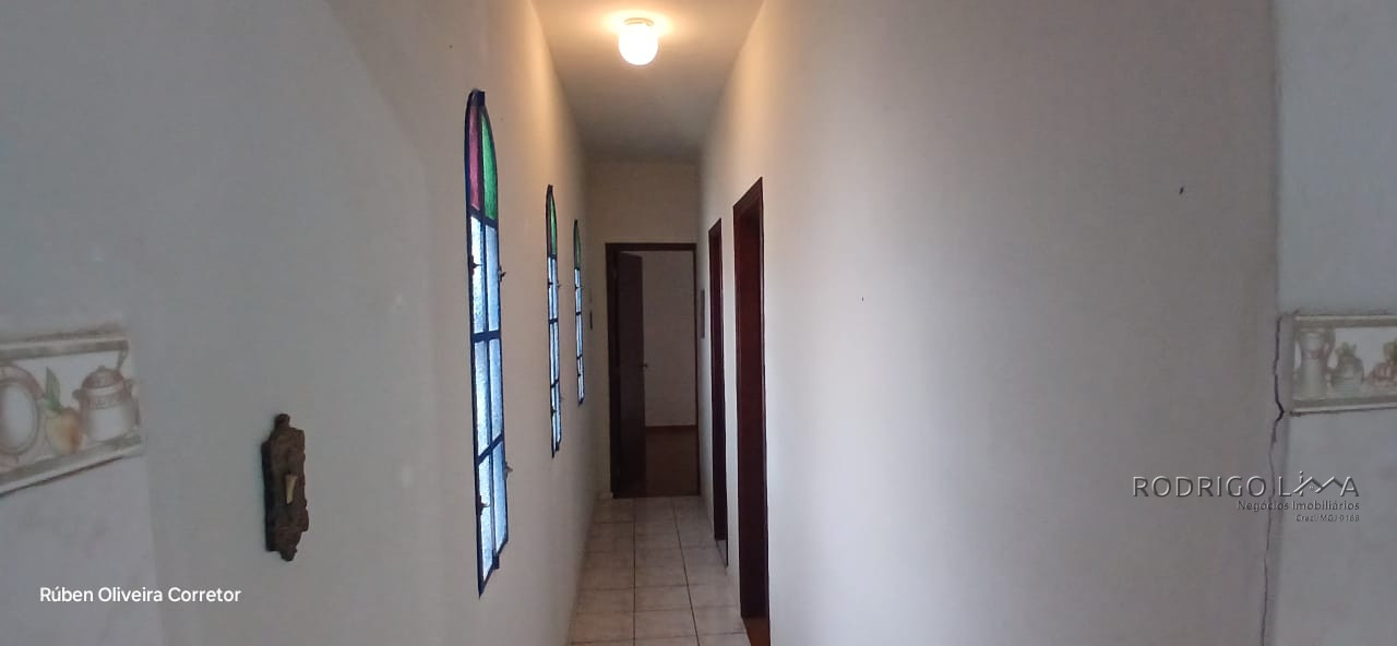 Linda casa para venda em São Lourenço - MG.