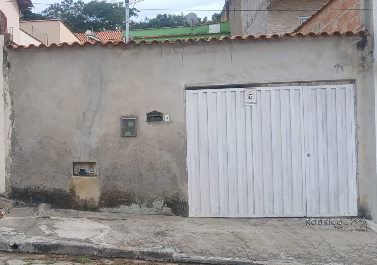 Casa para venda em São Lourenço - MG.