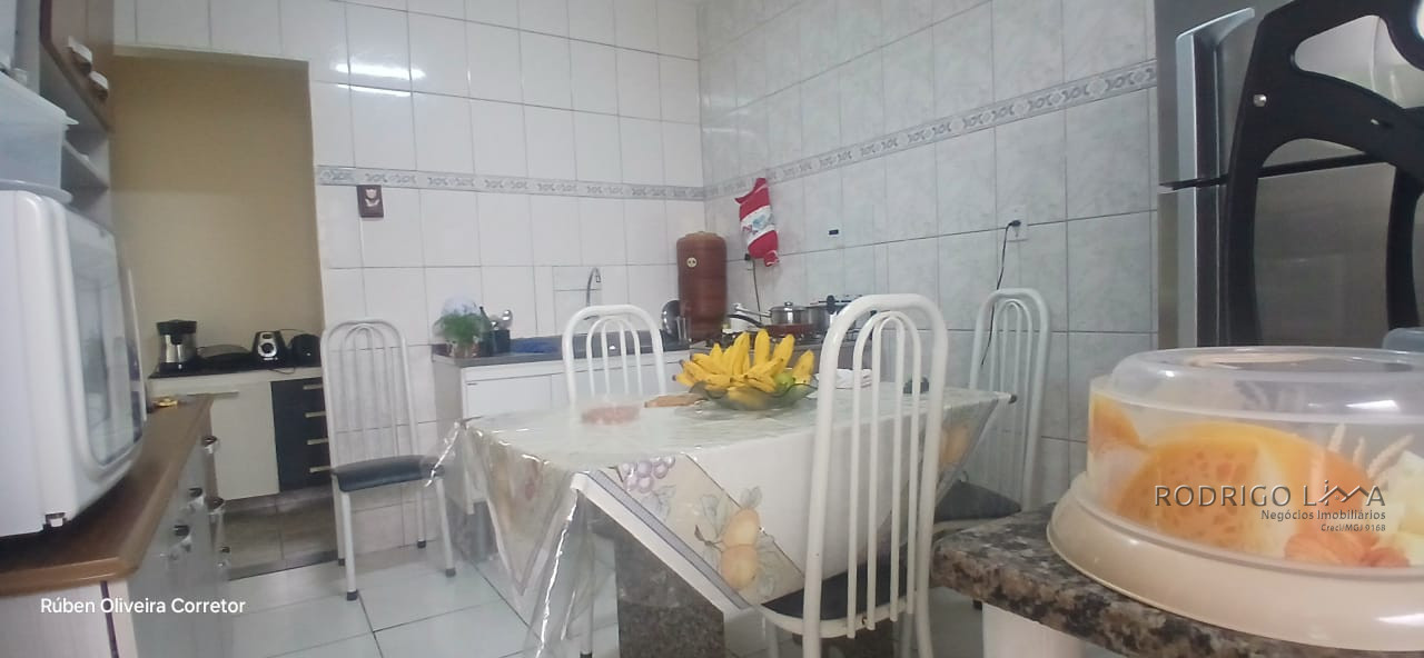 Casa para venda em São Lourenço - MG.