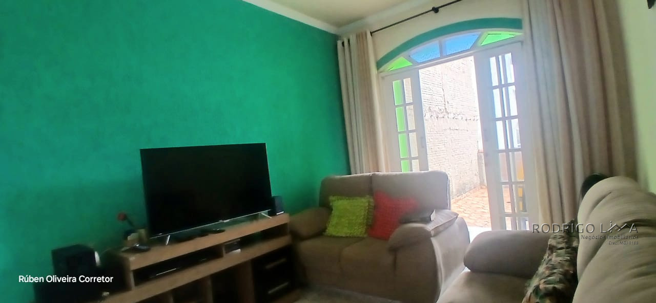 Casa para venda em São Lourenço - MG.