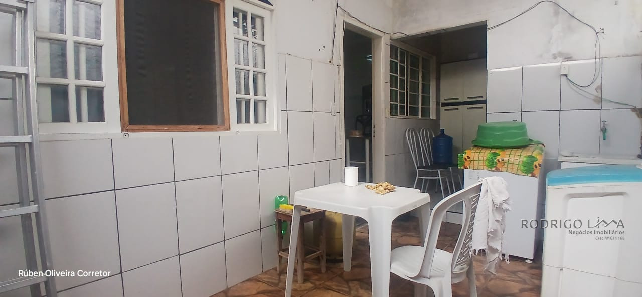Casa para venda em São Lourenço - MG.