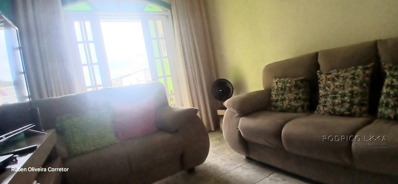 Casa para venda em São Lourenço - MG.