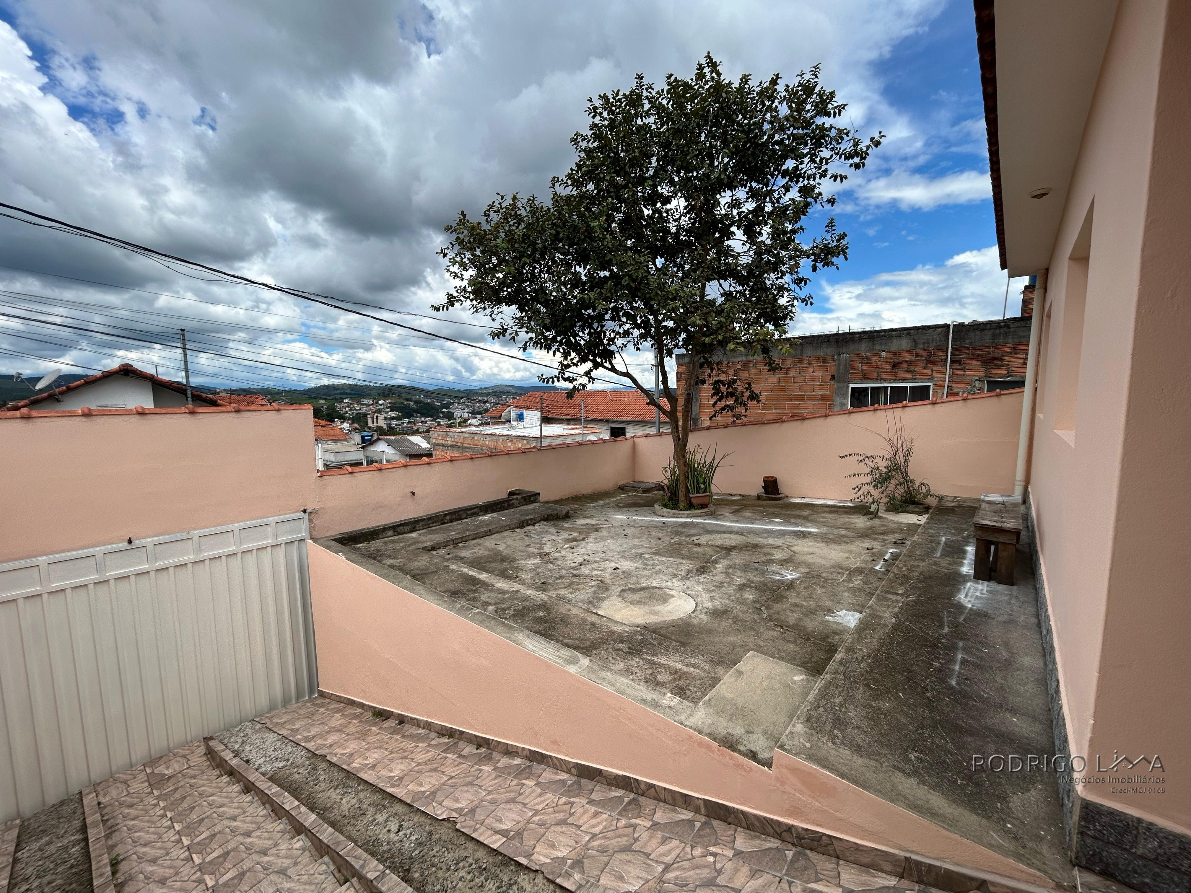 Linda casa para venda em São Lourenço - MG.