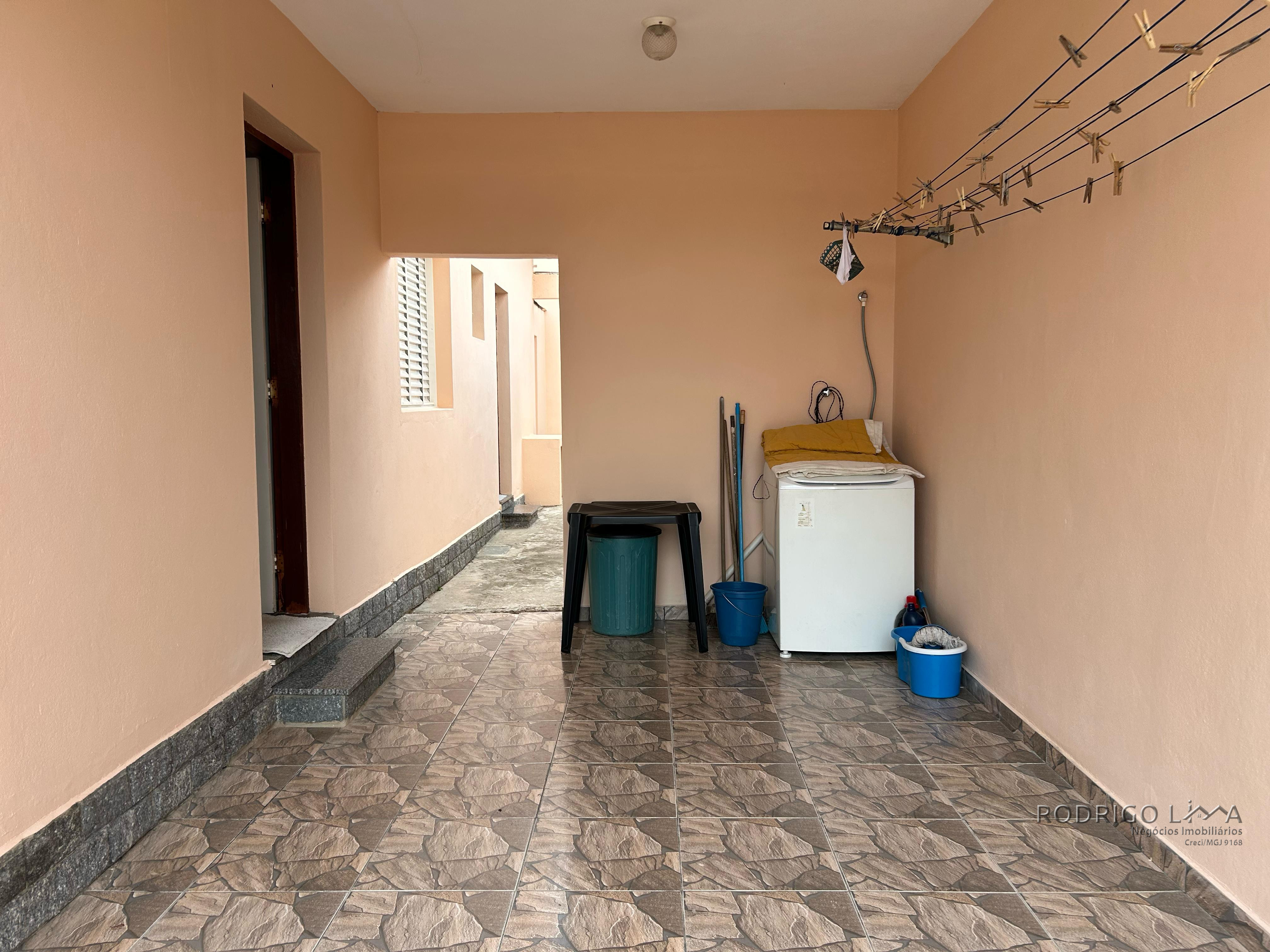 Linda casa para venda em São Lourenço - MG.