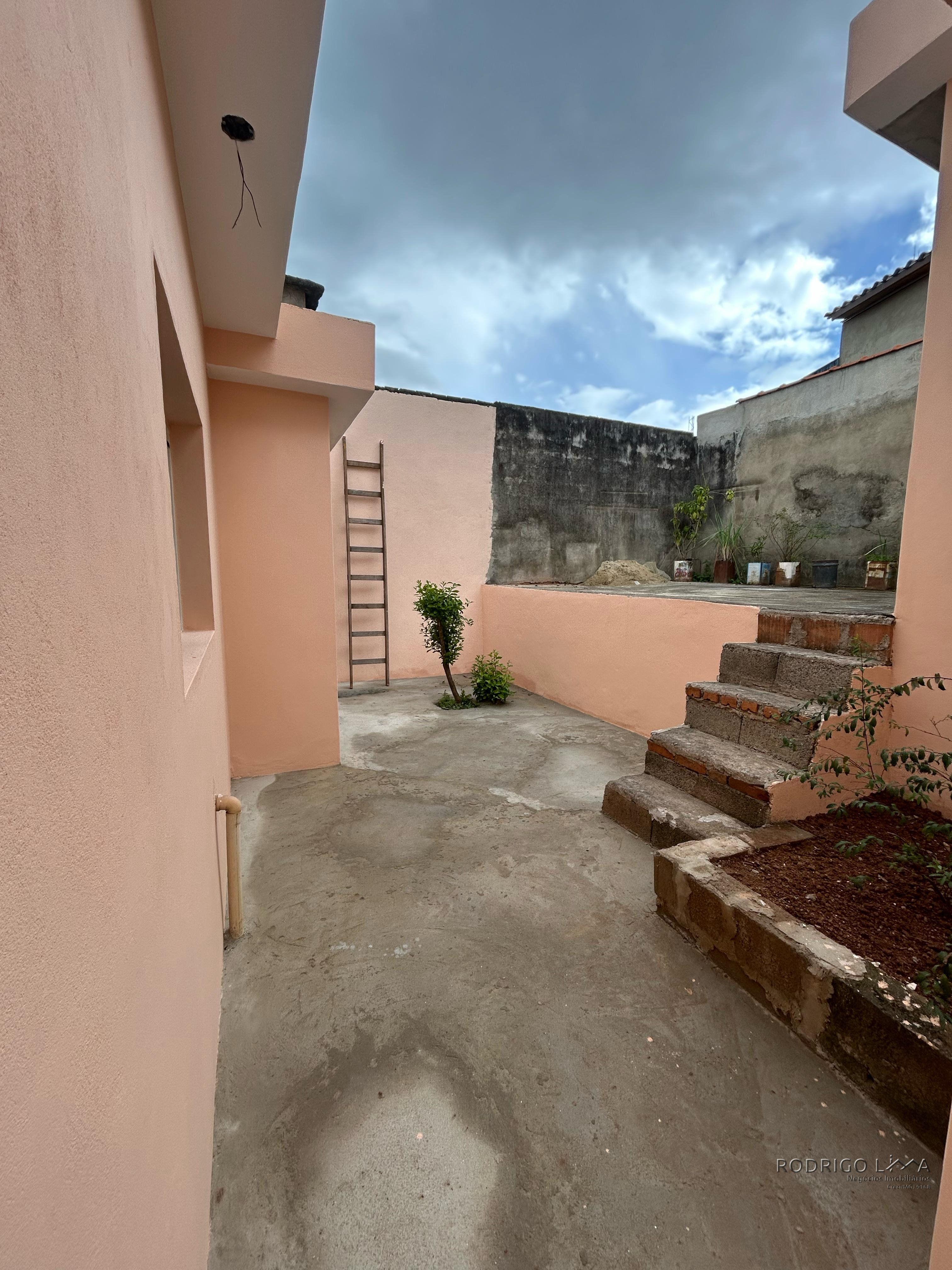 Linda casa para venda em São Lourenço - MG.