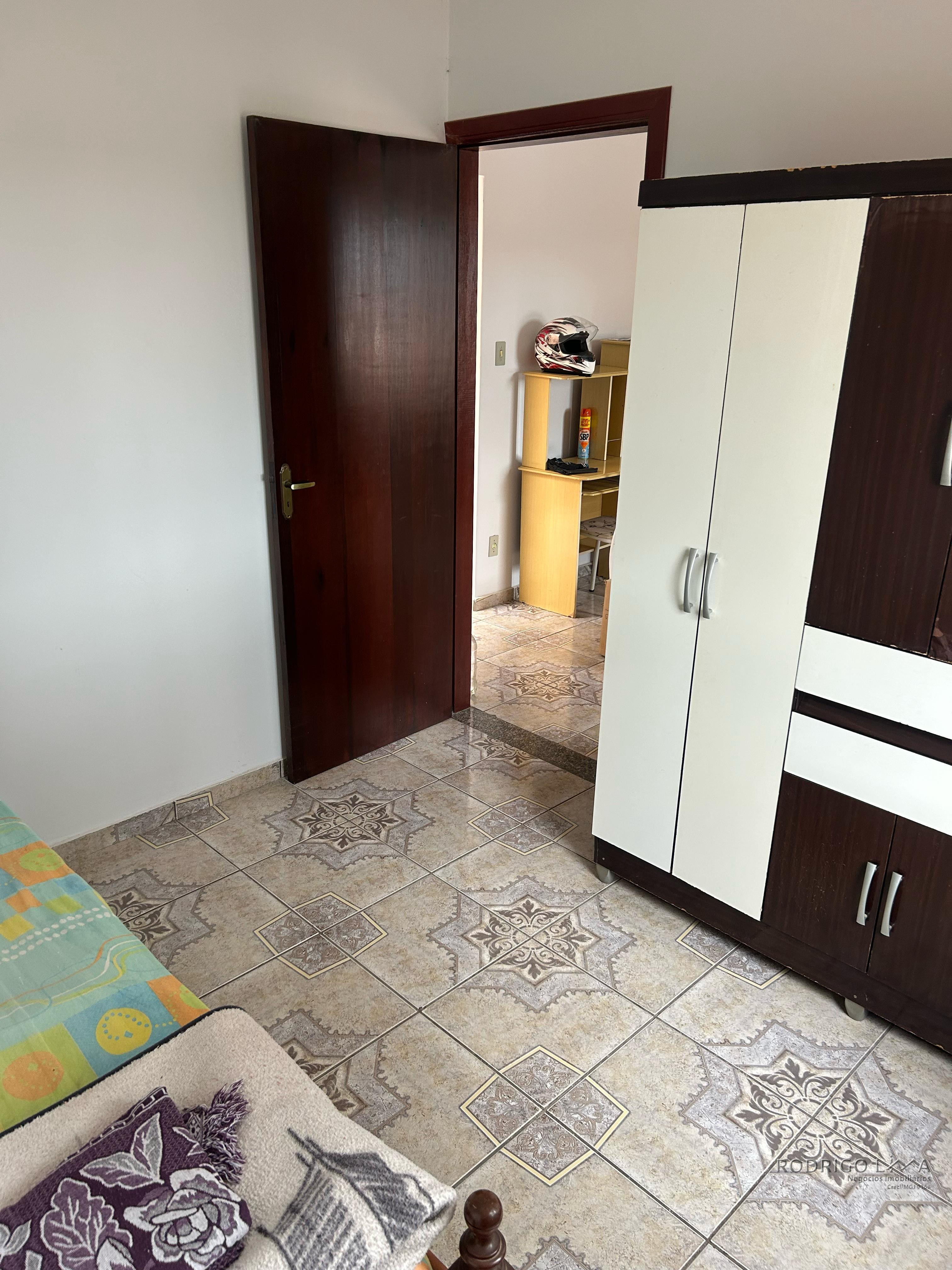 Linda casa para venda em São Lourenço - MG.