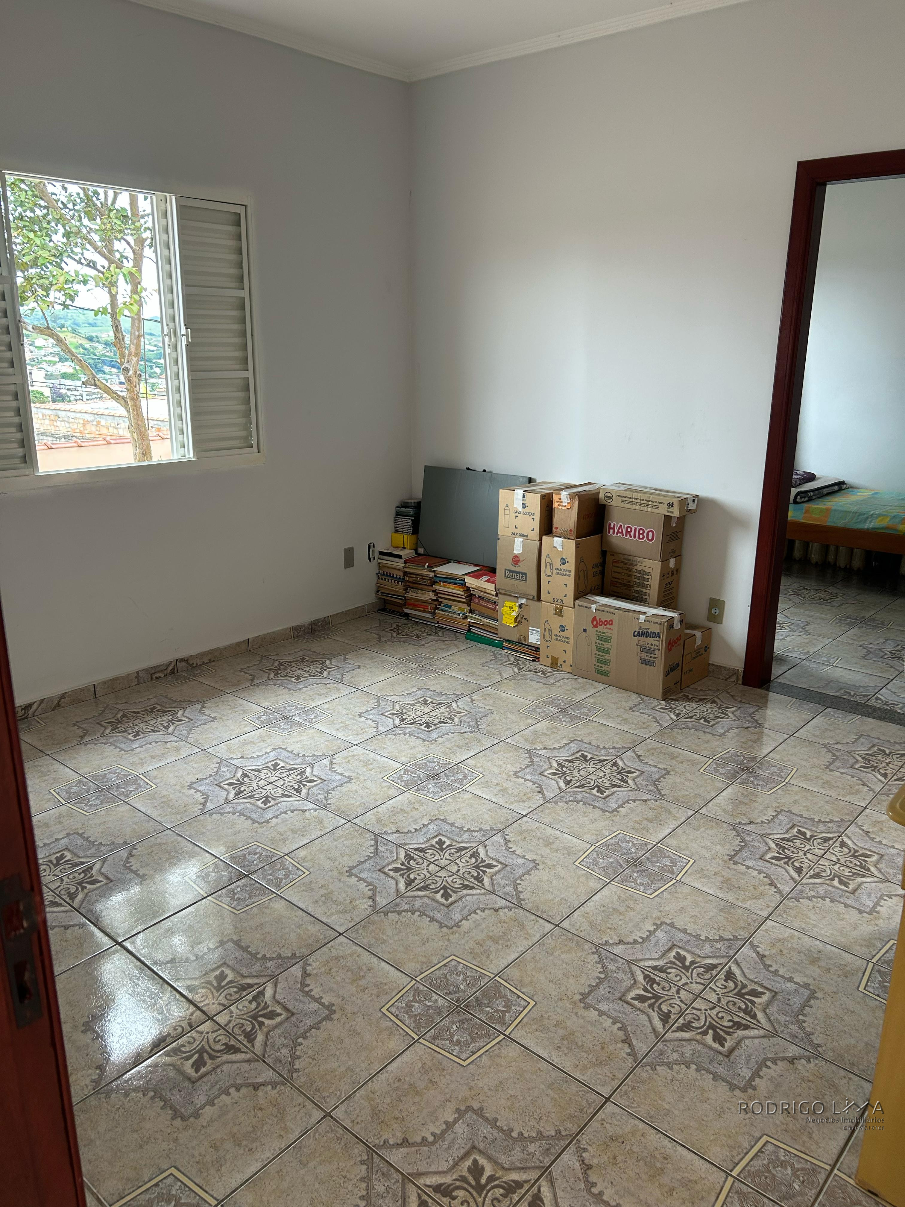 Linda casa para venda em São Lourenço - MG.