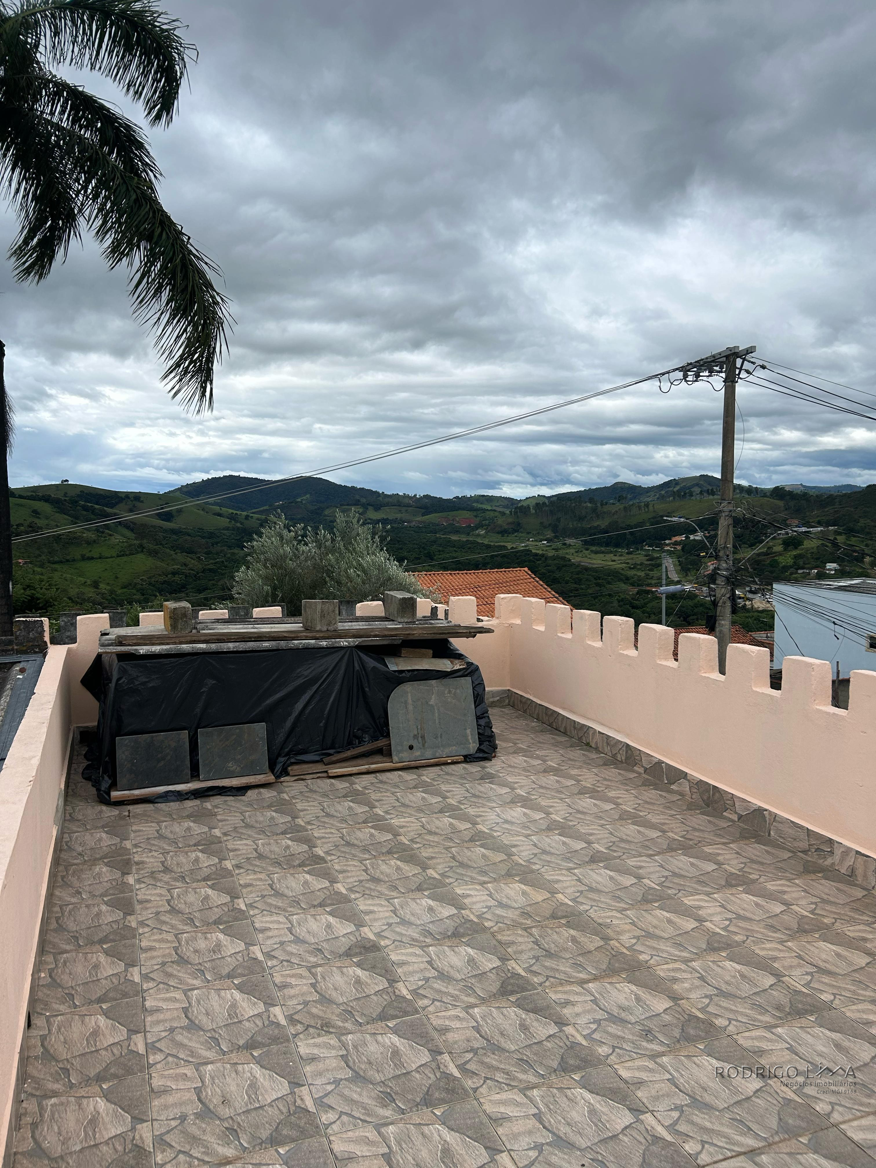 Linda casa para venda em São Lourenço - MG.