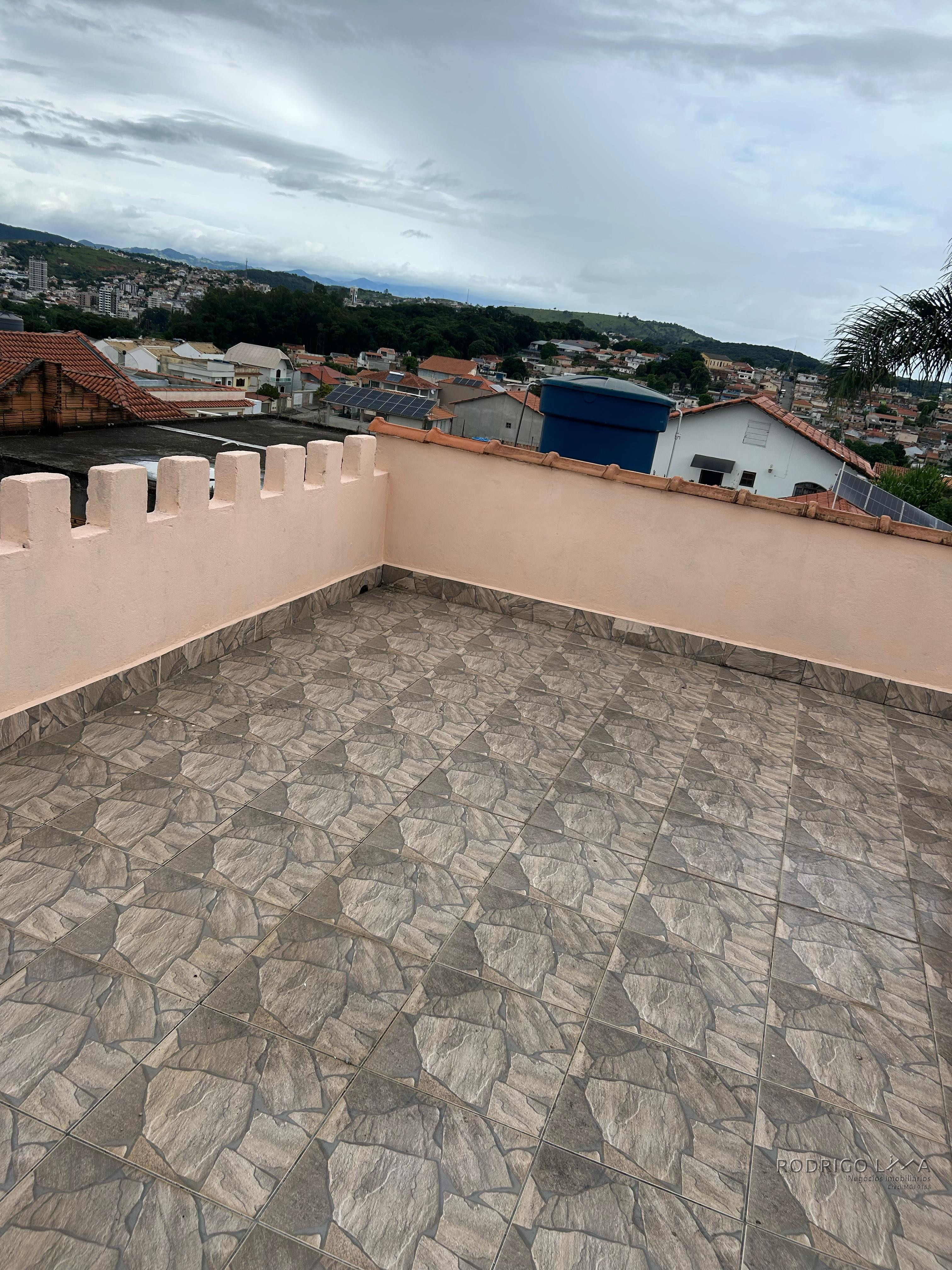 Linda casa para venda em São Lourenço - MG.