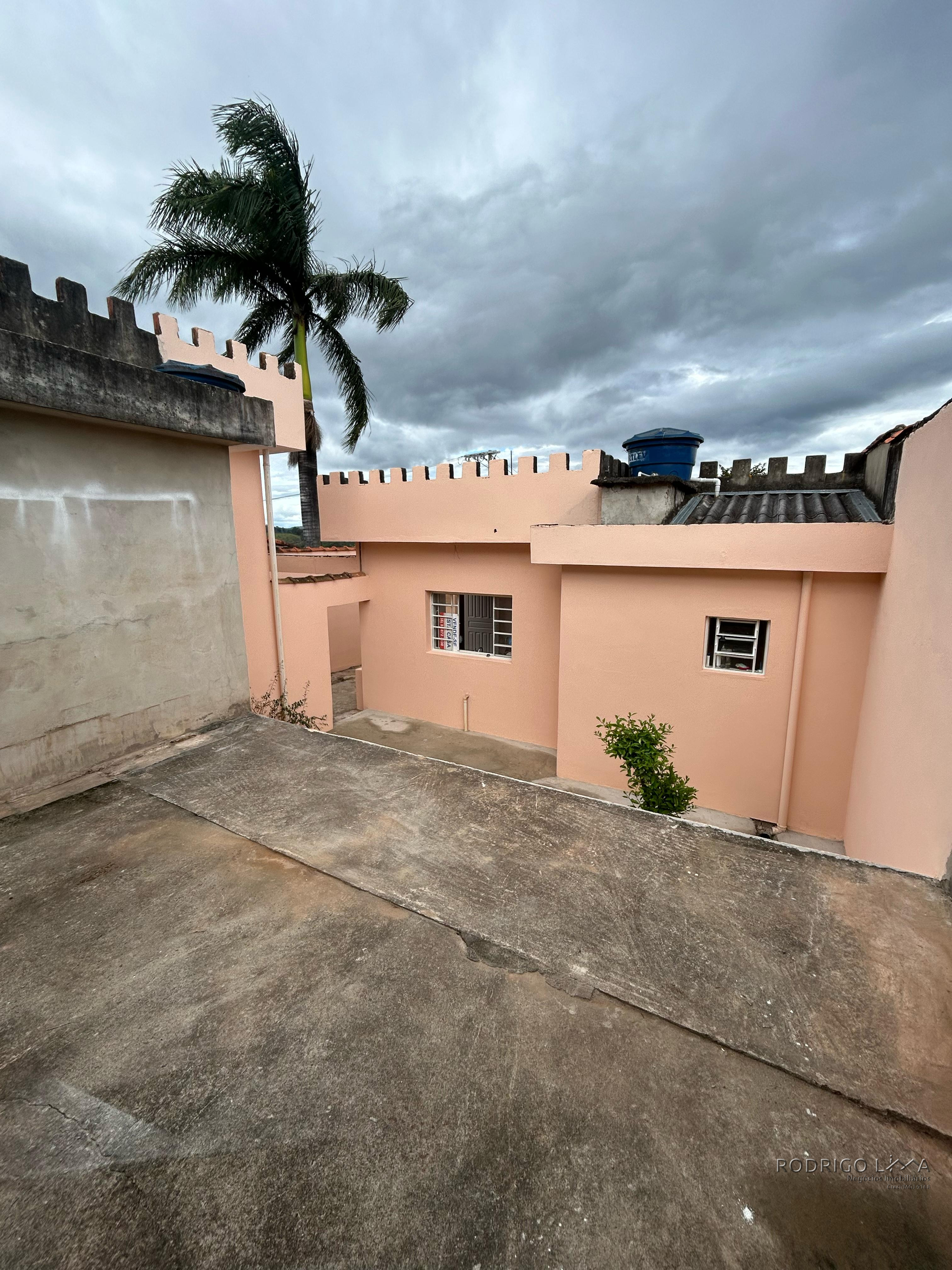 Linda casa para venda em São Lourenço - MG.