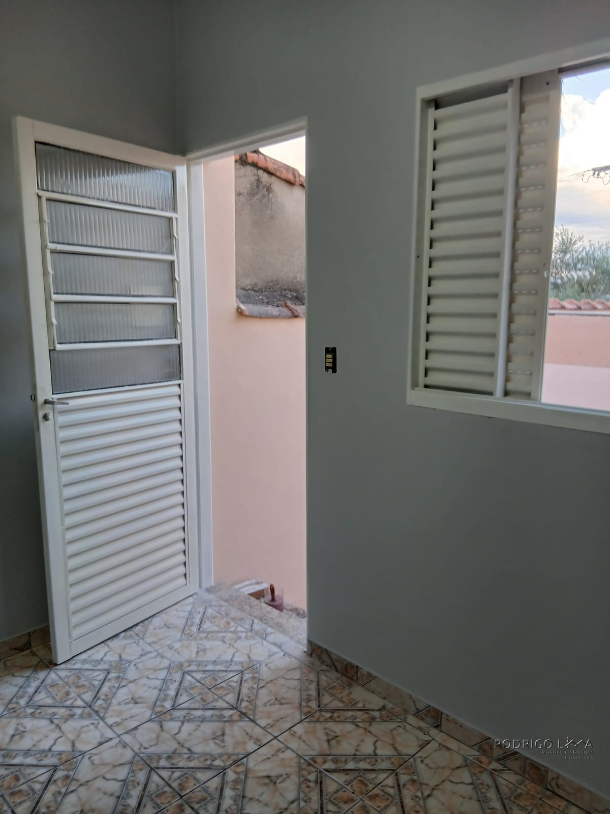 Linda casa para venda em São Lourenço - MG.