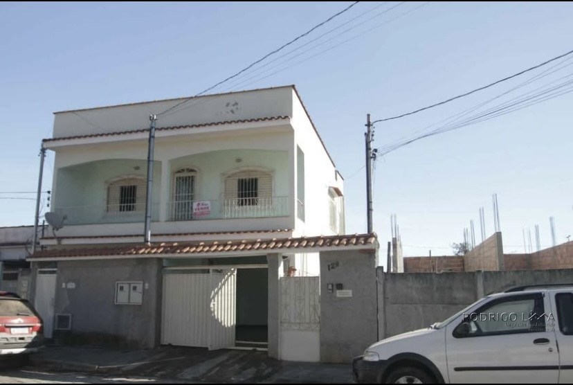 Linda casa para venda em São Lourenço - MG.