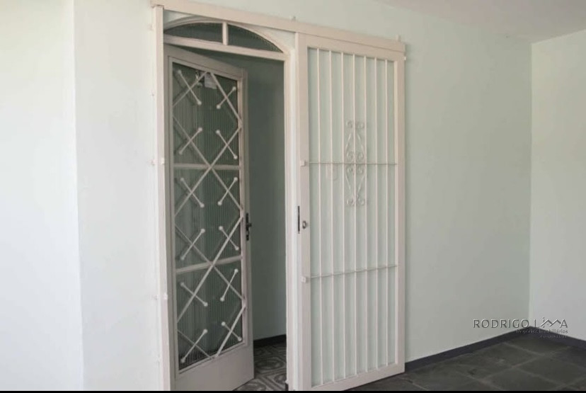 Linda casa para venda em São Lourenço - MG.