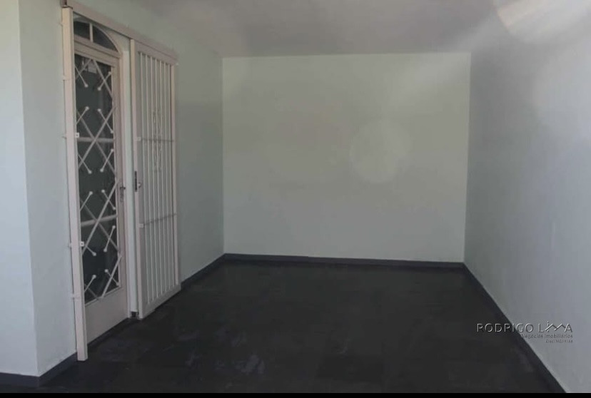 Linda casa para venda em São Lourenço - MG.