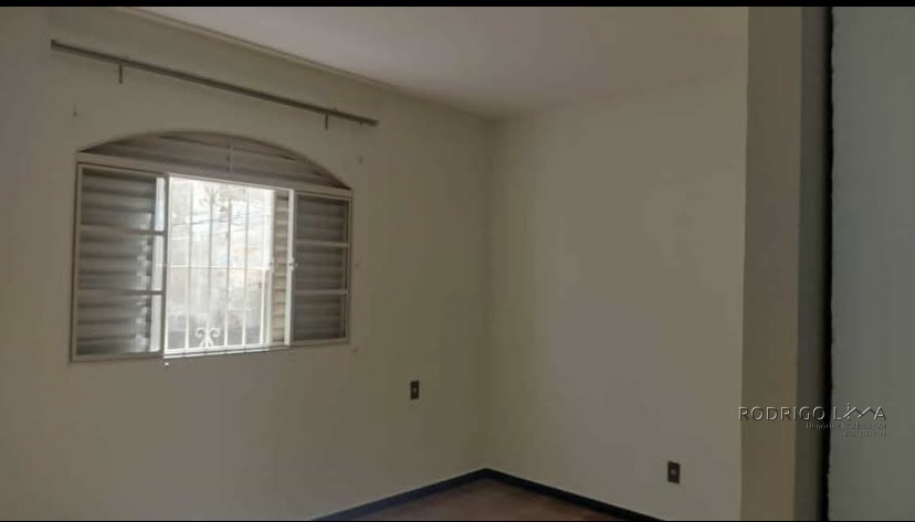 Linda casa para venda em São Lourenço - MG.