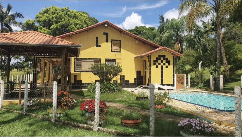 Lindo sítio para venda em Pouso Alegre - MG.