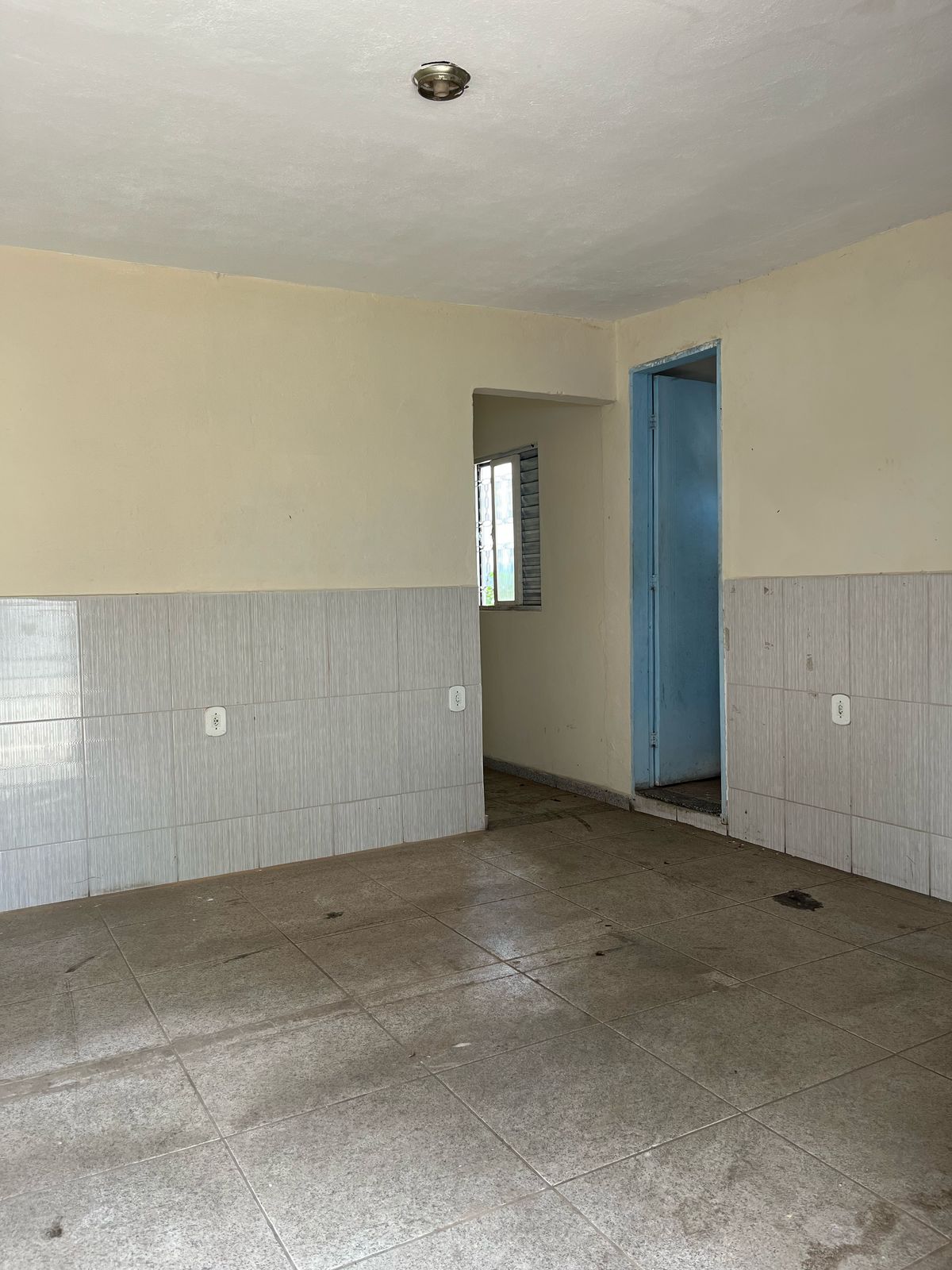 Imóvel com duas casas e ponto comercial para venda em São Lourenço - MG.