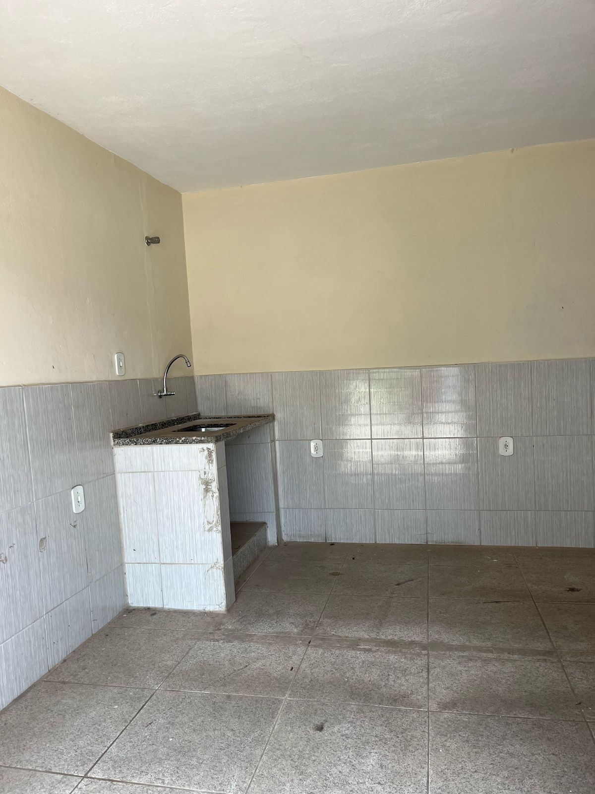 Imóvel com duas casas e ponto comercial para venda em São Lourenço - MG.