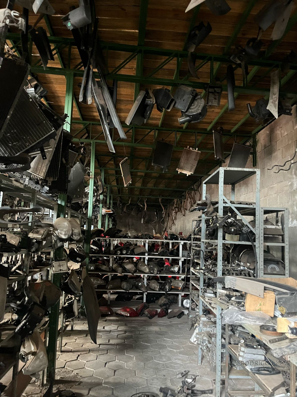 Galpão para venda em São Lourenço - MG.