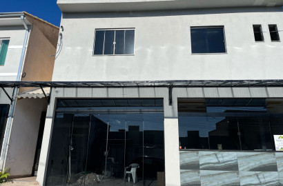 Casa com ponto comercial para venda em São Lourenço - MG.