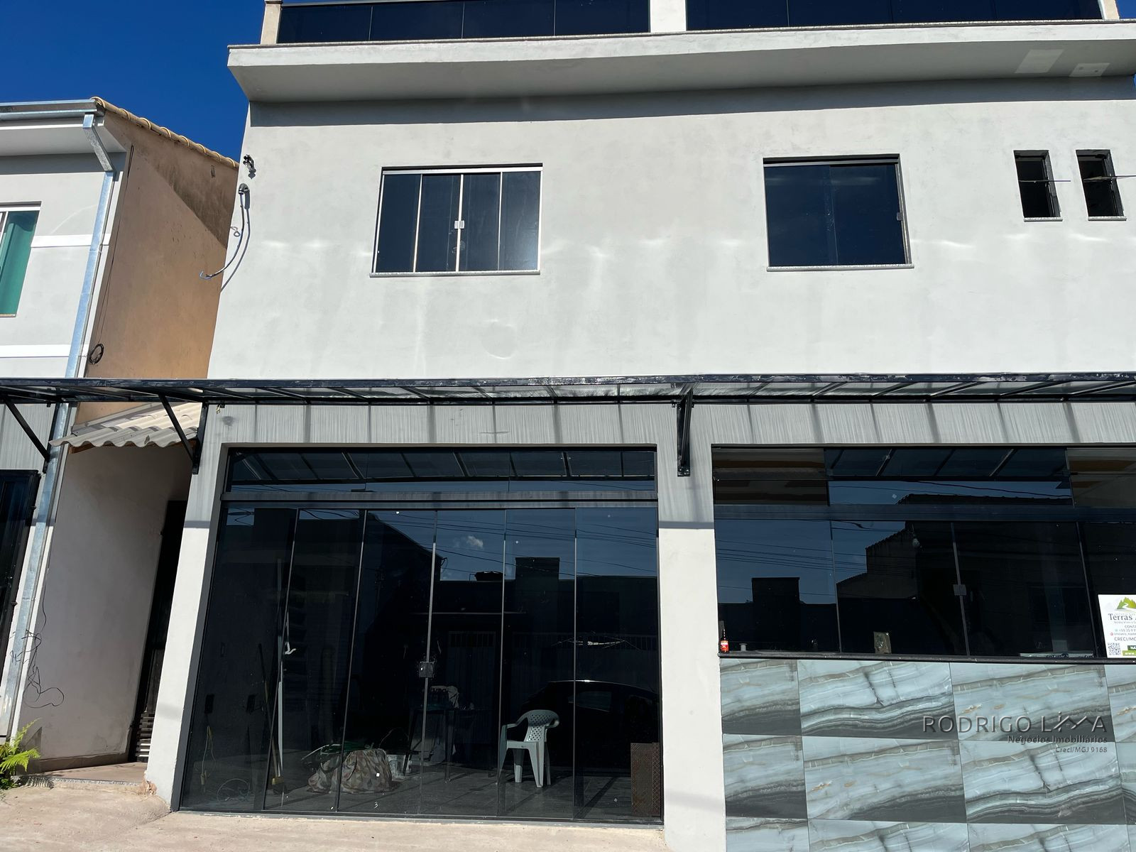 Casa com ponto comercial para venda em São Lourenço - MG.