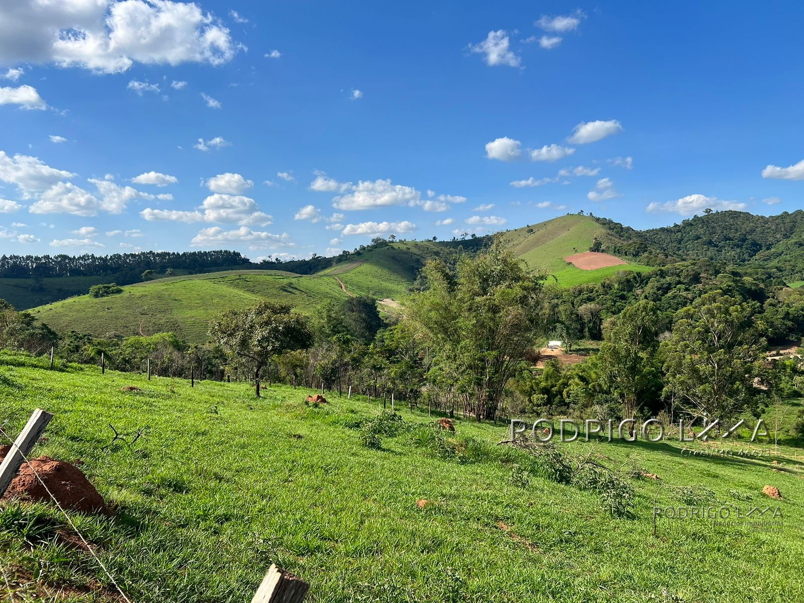 Área com linda vista para construção de chácara para venda a pouco mais de 5 minutos do centro de São Lourenço - MG.