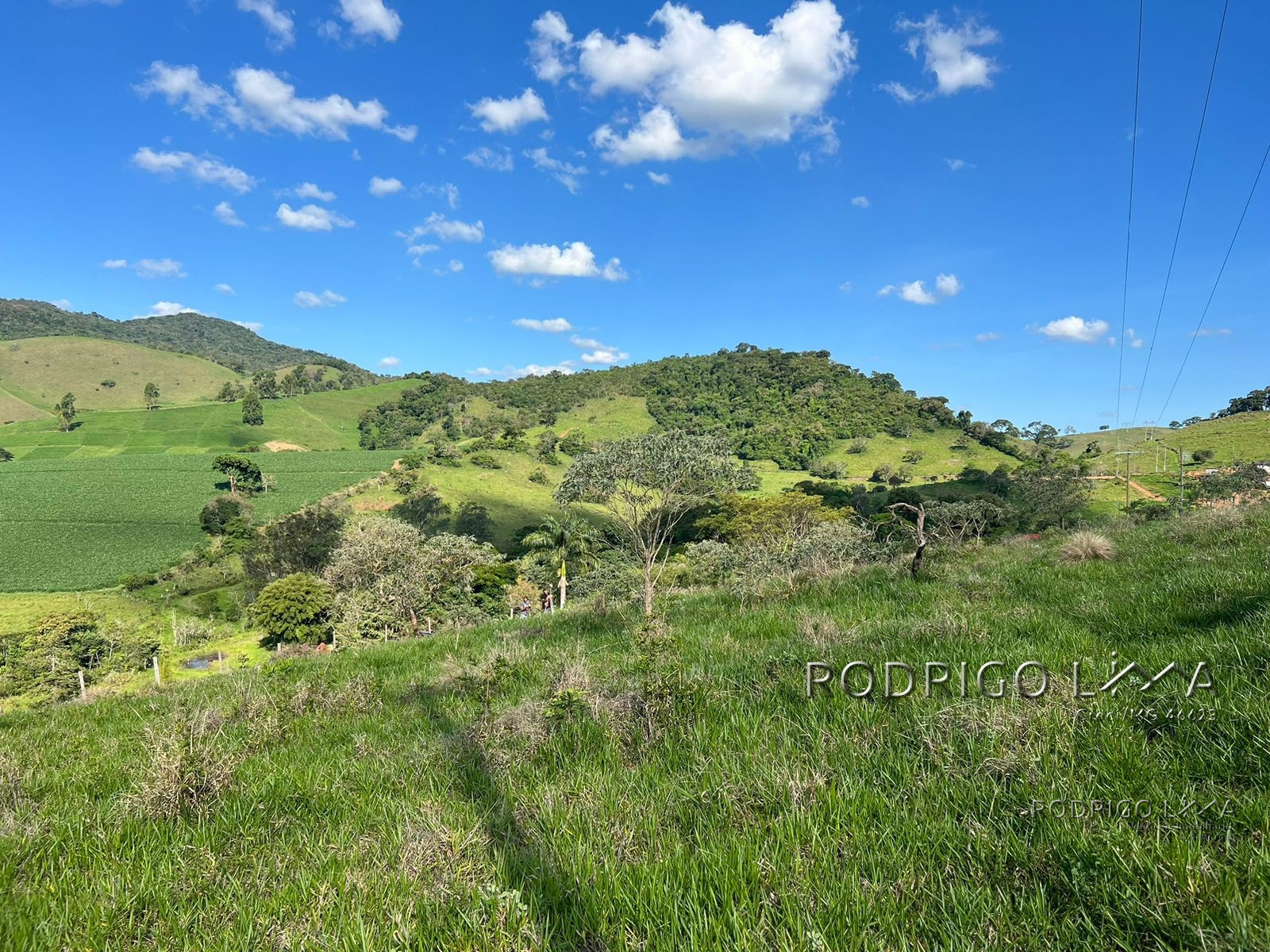 Área com linda vista para construção de chácara para venda a pouco mais de 5 minutos do centro de São Lourenço - MG.