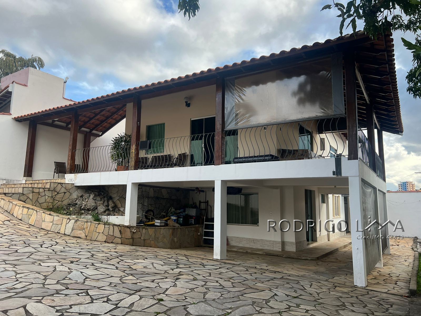 Casa de alto padrão para venda em São Lourenço - MG.
