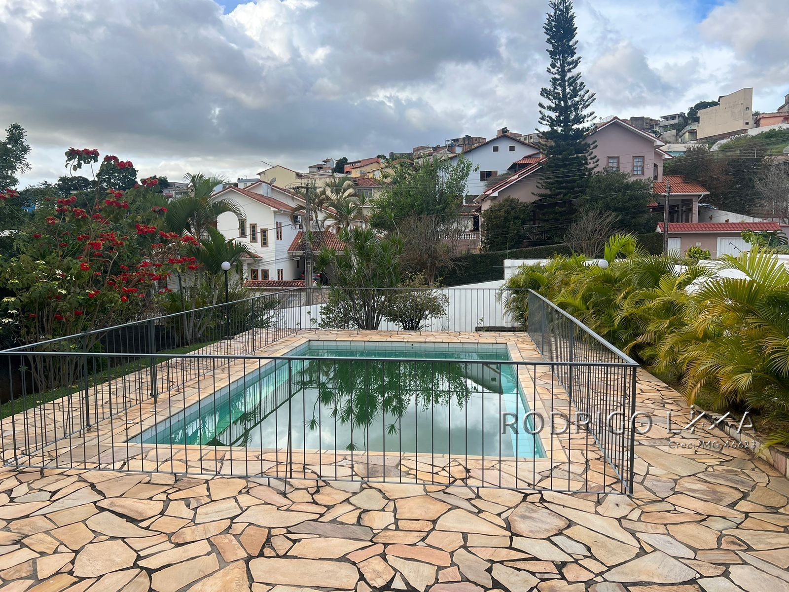 Casa de alto padrão para venda em São Lourenço - MG.