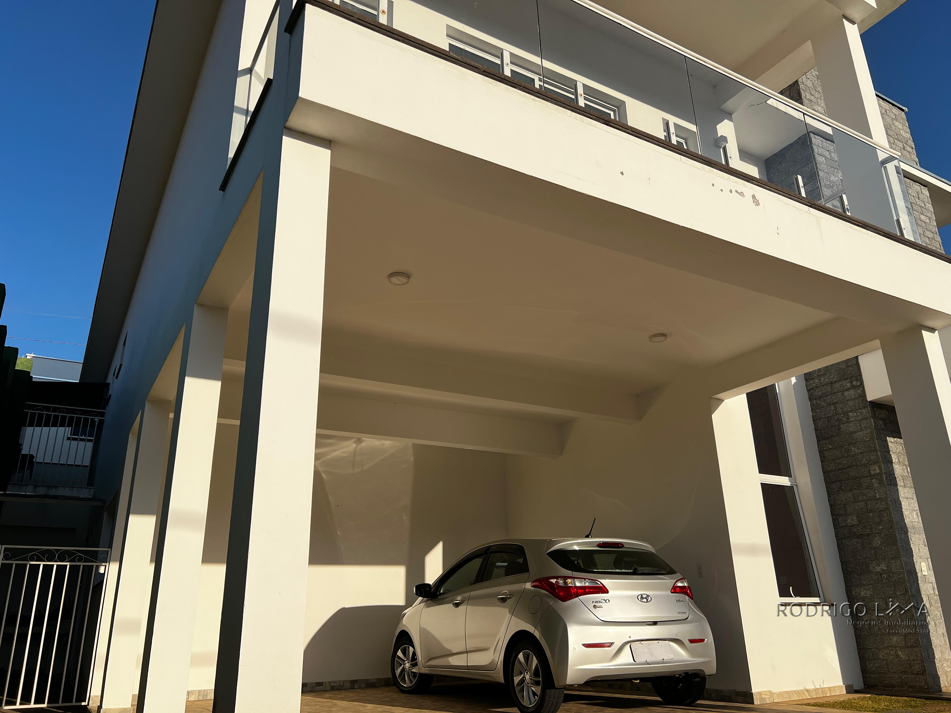 Linda casa de alto padrão para venda em São Lourenço - MG.