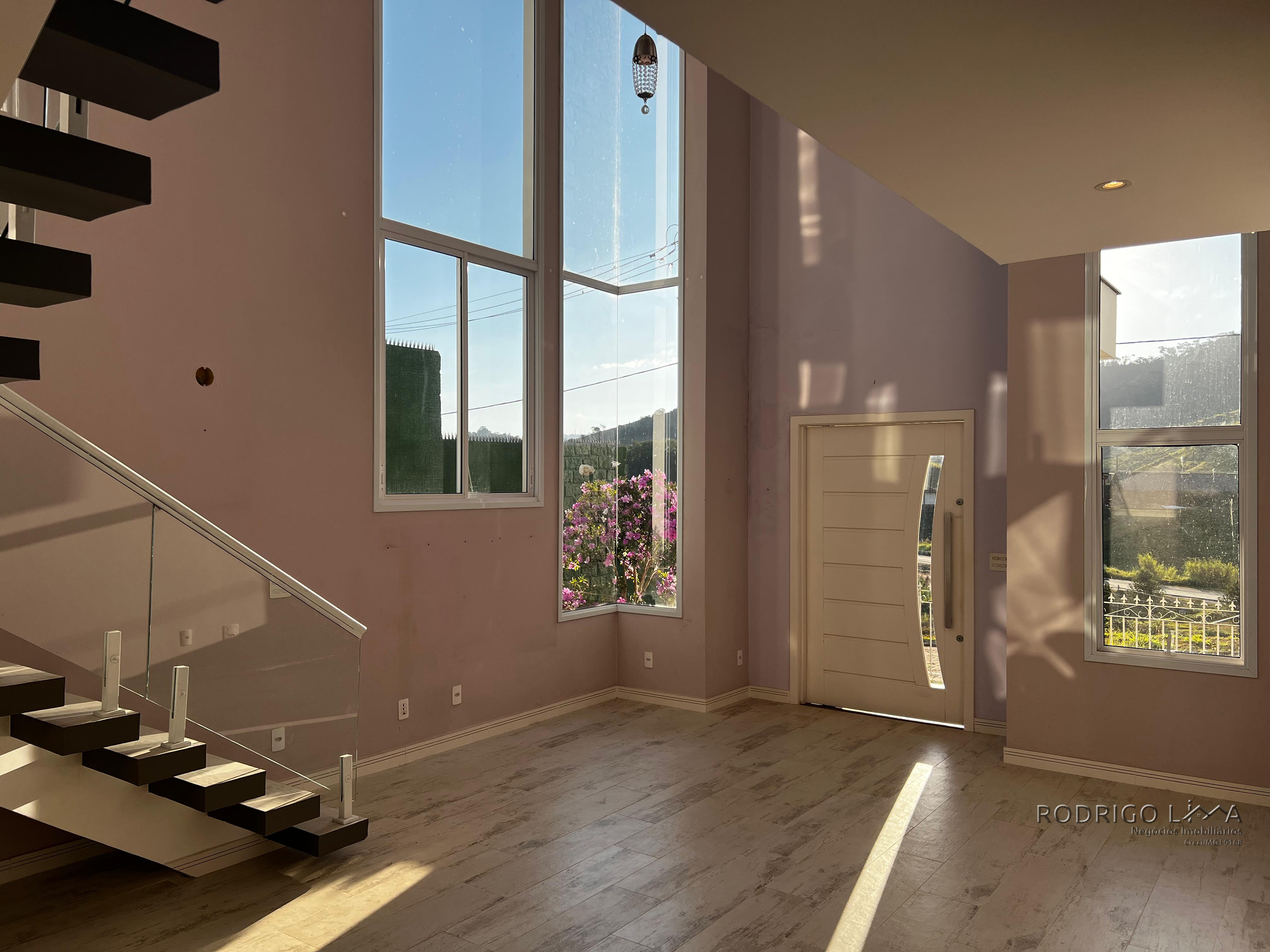 Linda casa de alto padrão para venda em São Lourenço - MG.