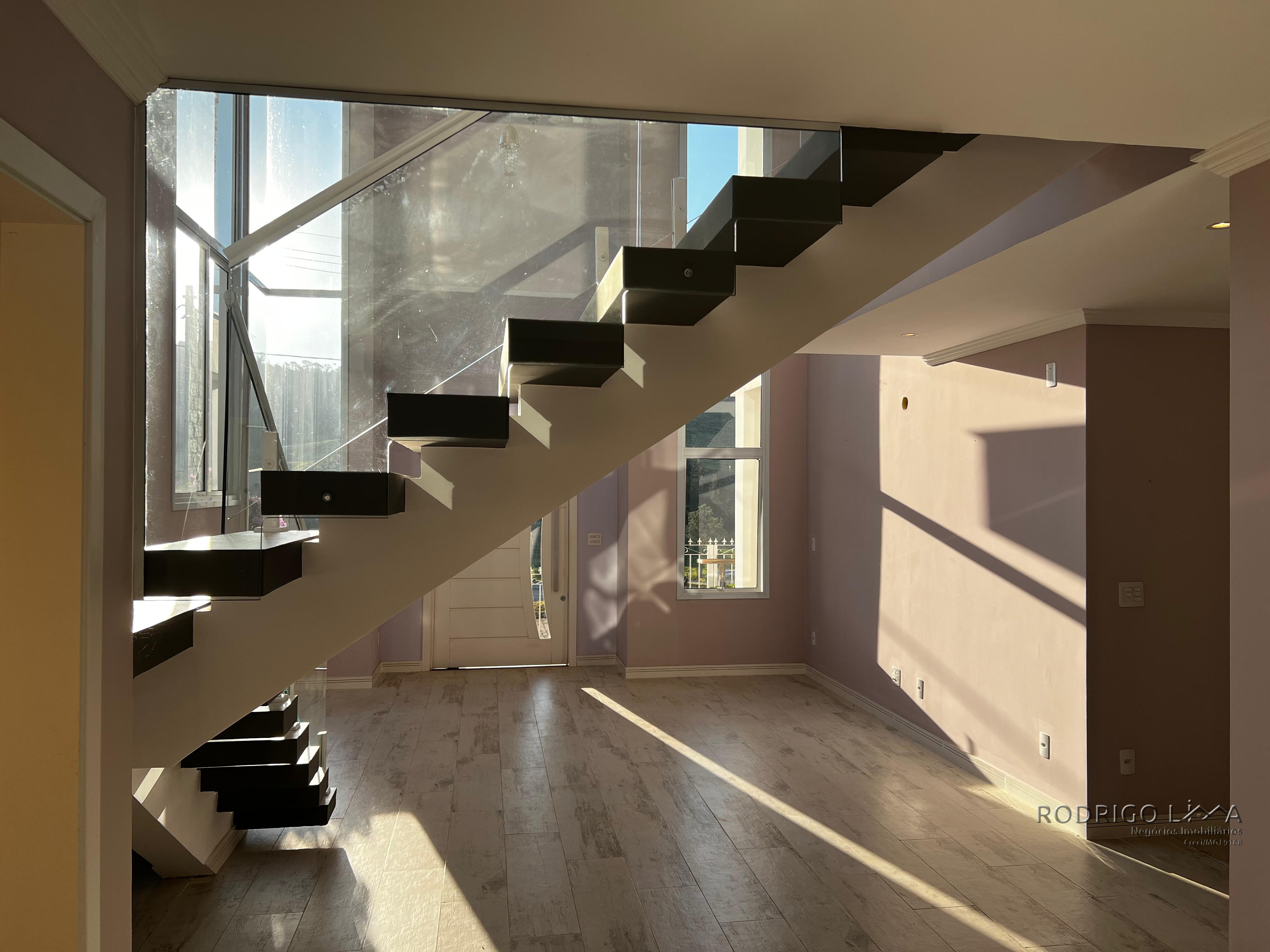 Linda casa de alto padrão para venda em São Lourenço - MG.