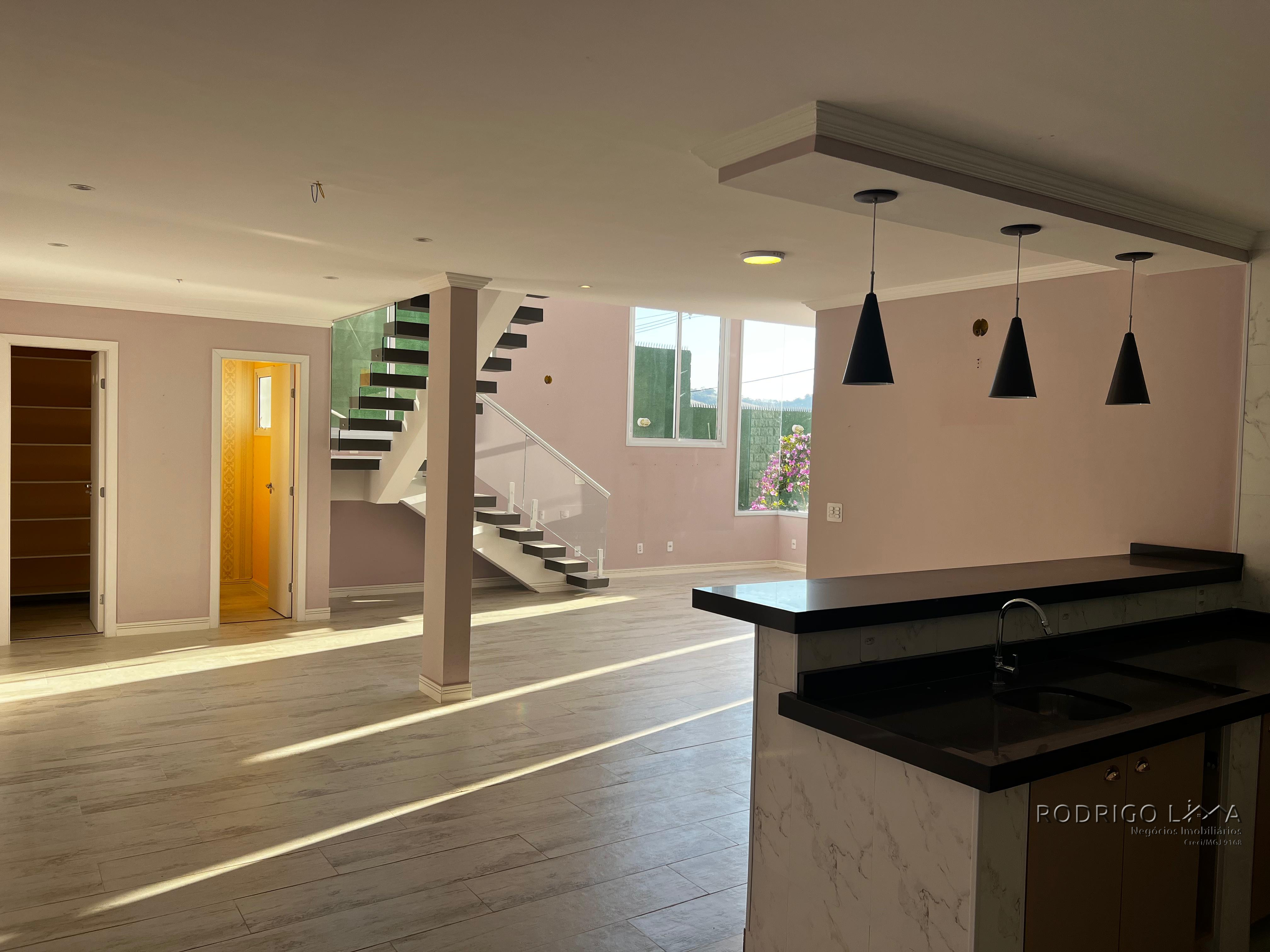 Linda casa de alto padrão para venda em São Lourenço - MG.