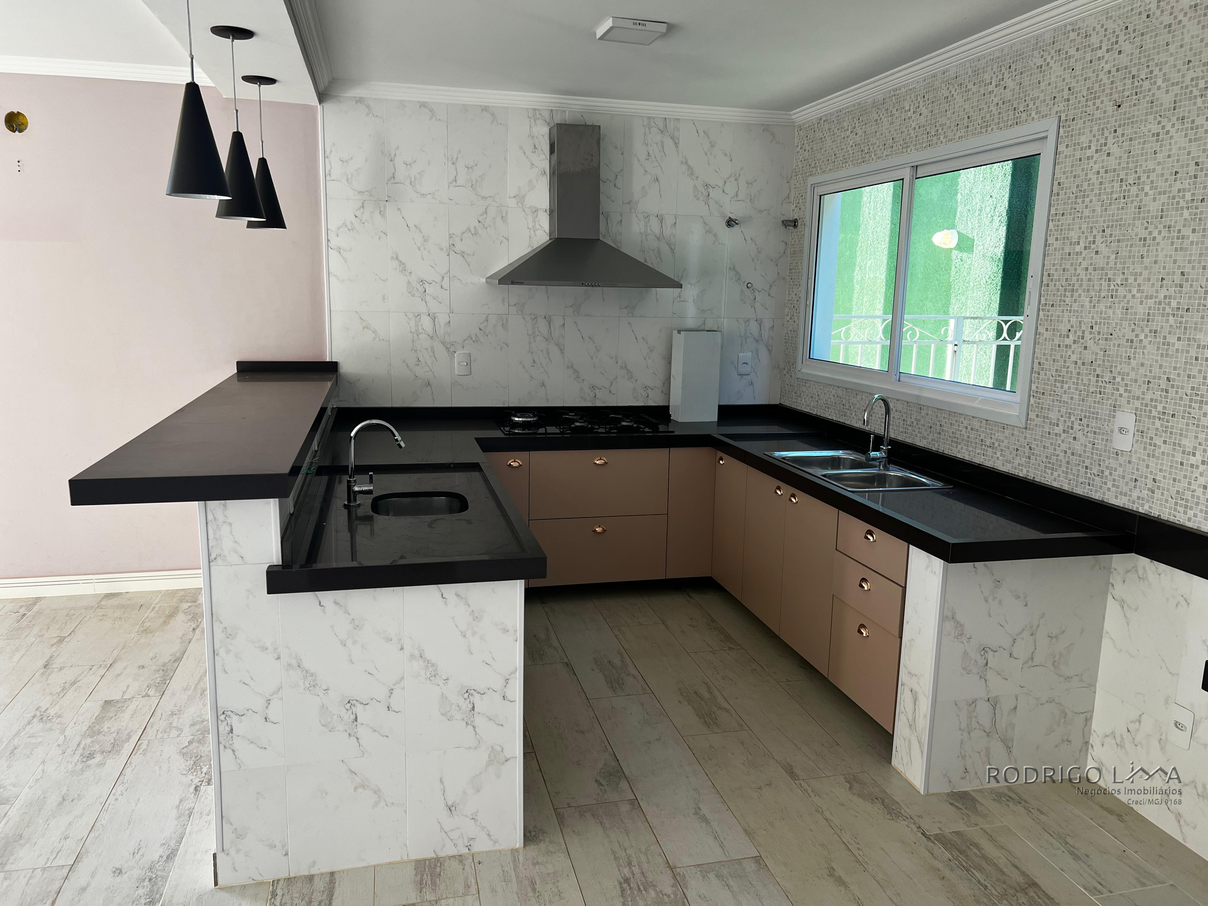 Linda casa de alto padrão para venda em São Lourenço - MG.