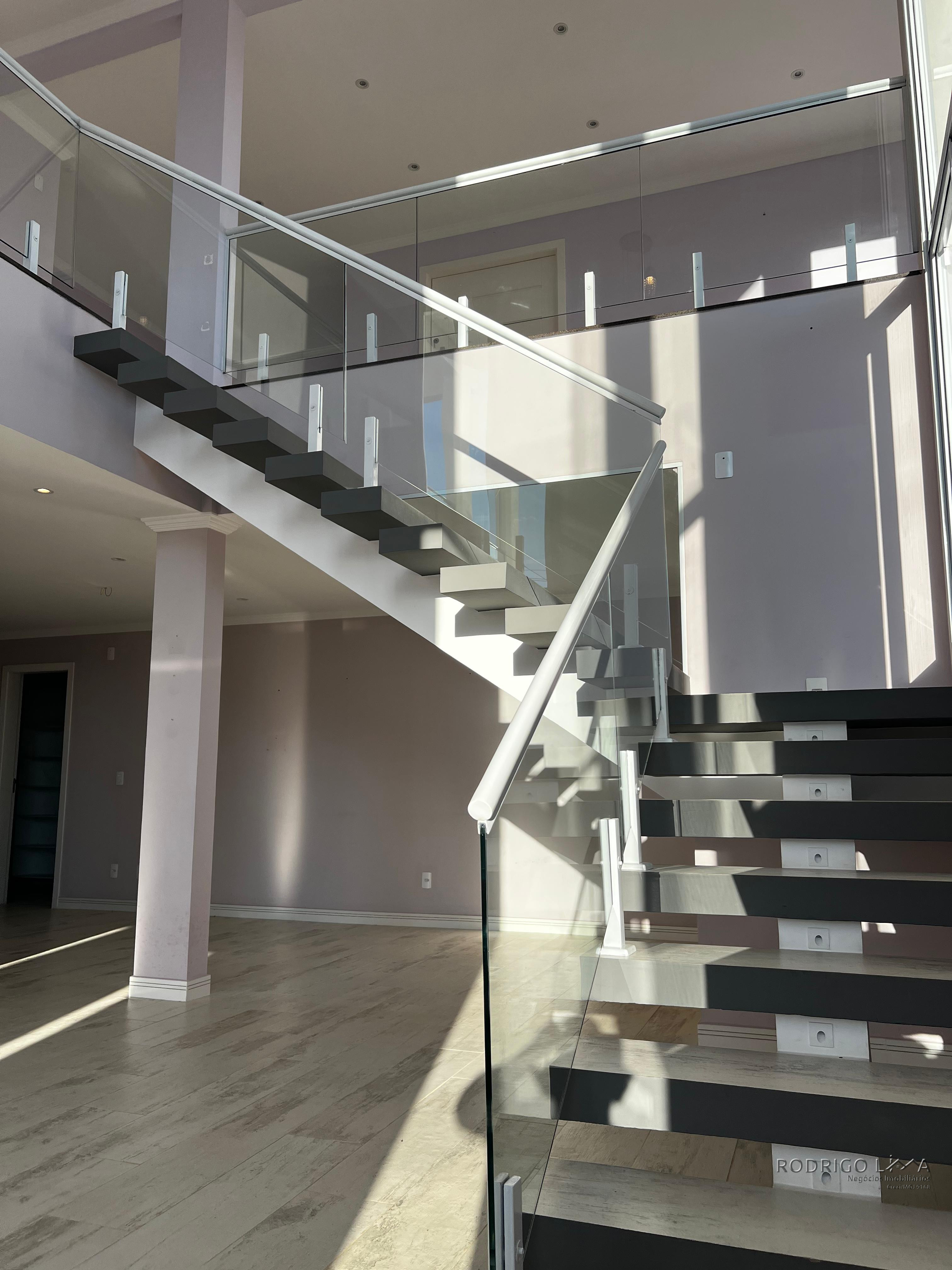 Linda casa de alto padrão para venda em São Lourenço - MG.