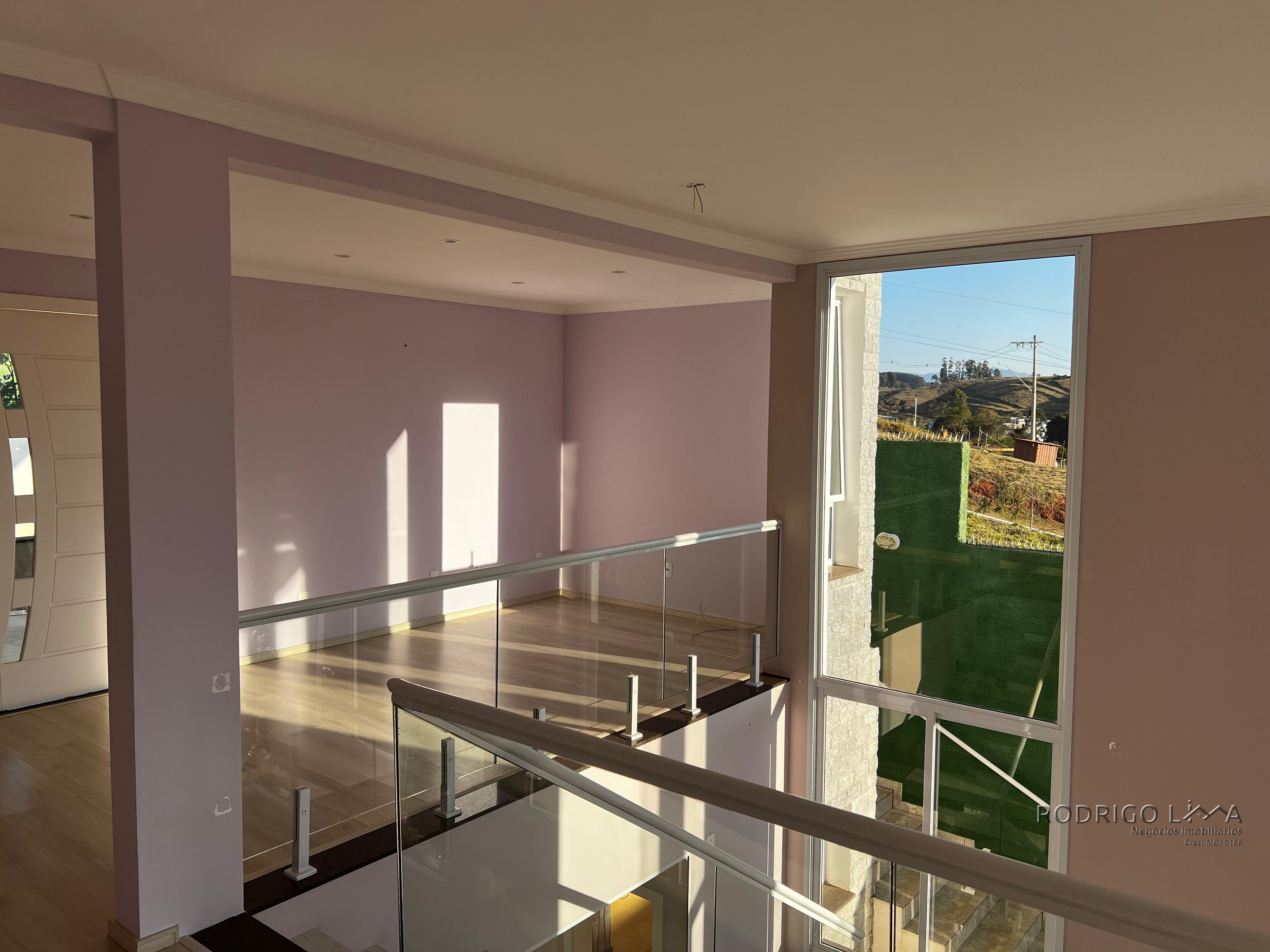 Linda casa de alto padrão para venda em São Lourenço - MG.