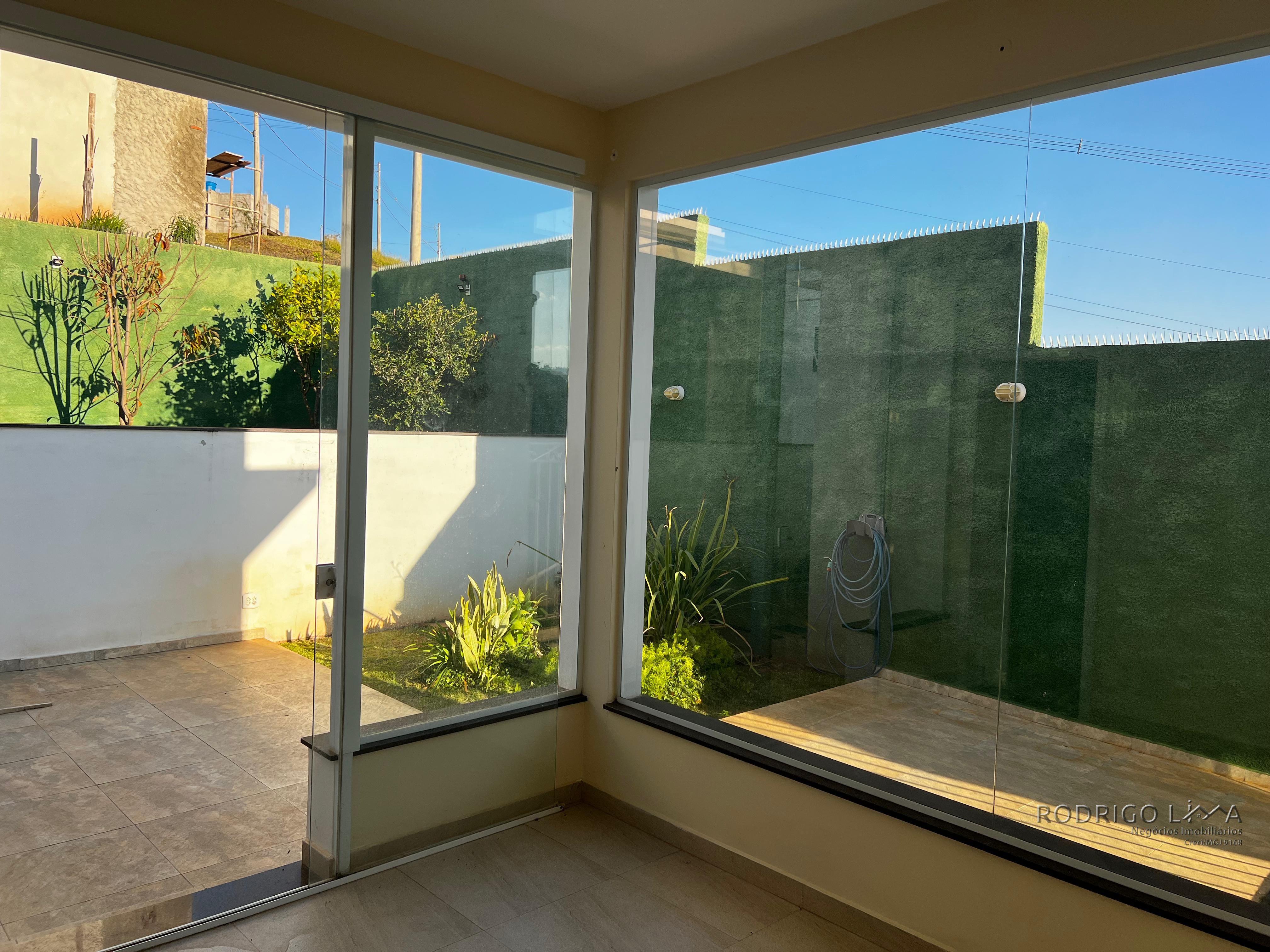 Linda casa de alto padrão para venda em São Lourenço - MG.