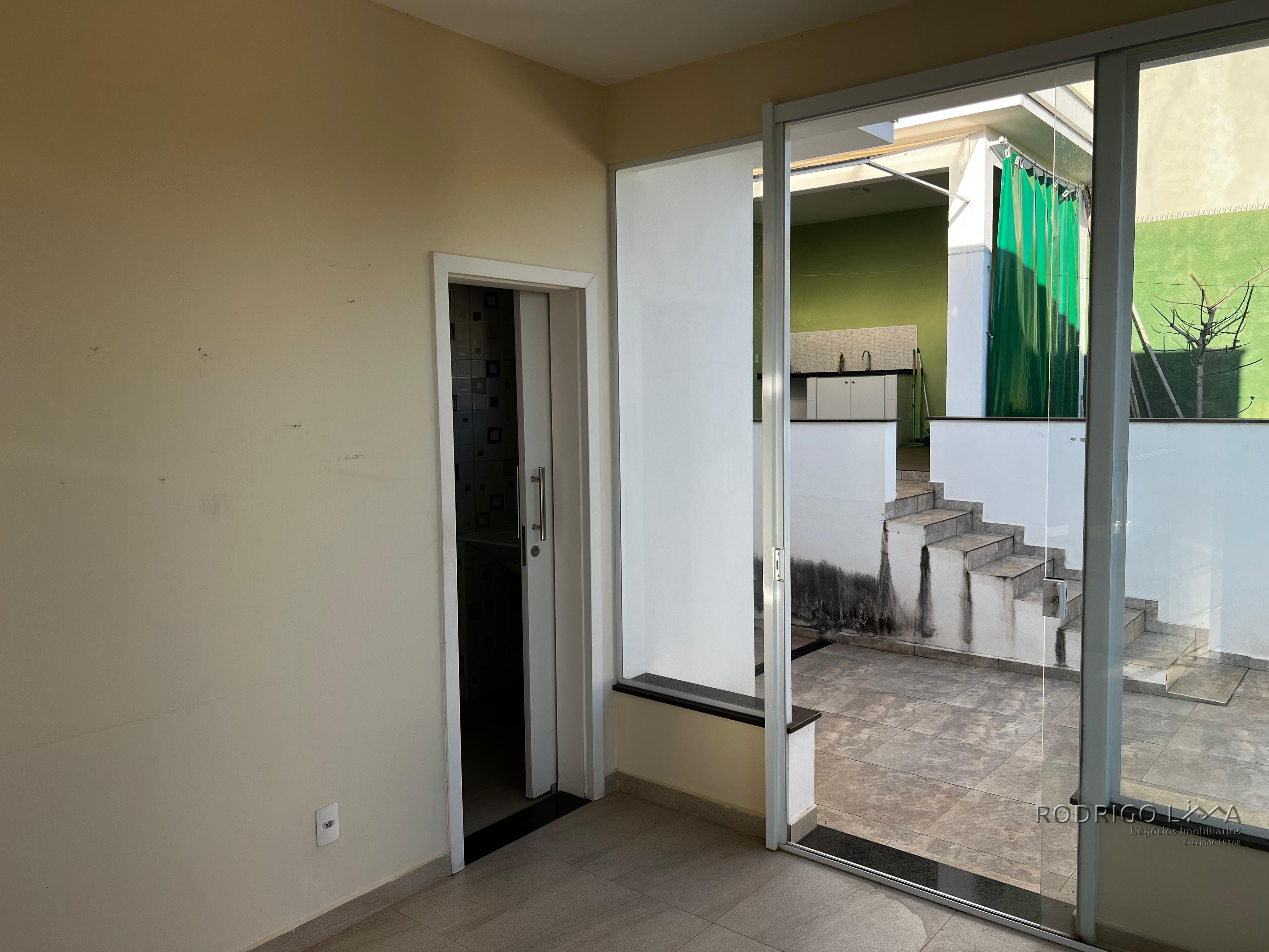 Linda casa de alto padrão para venda em São Lourenço - MG.