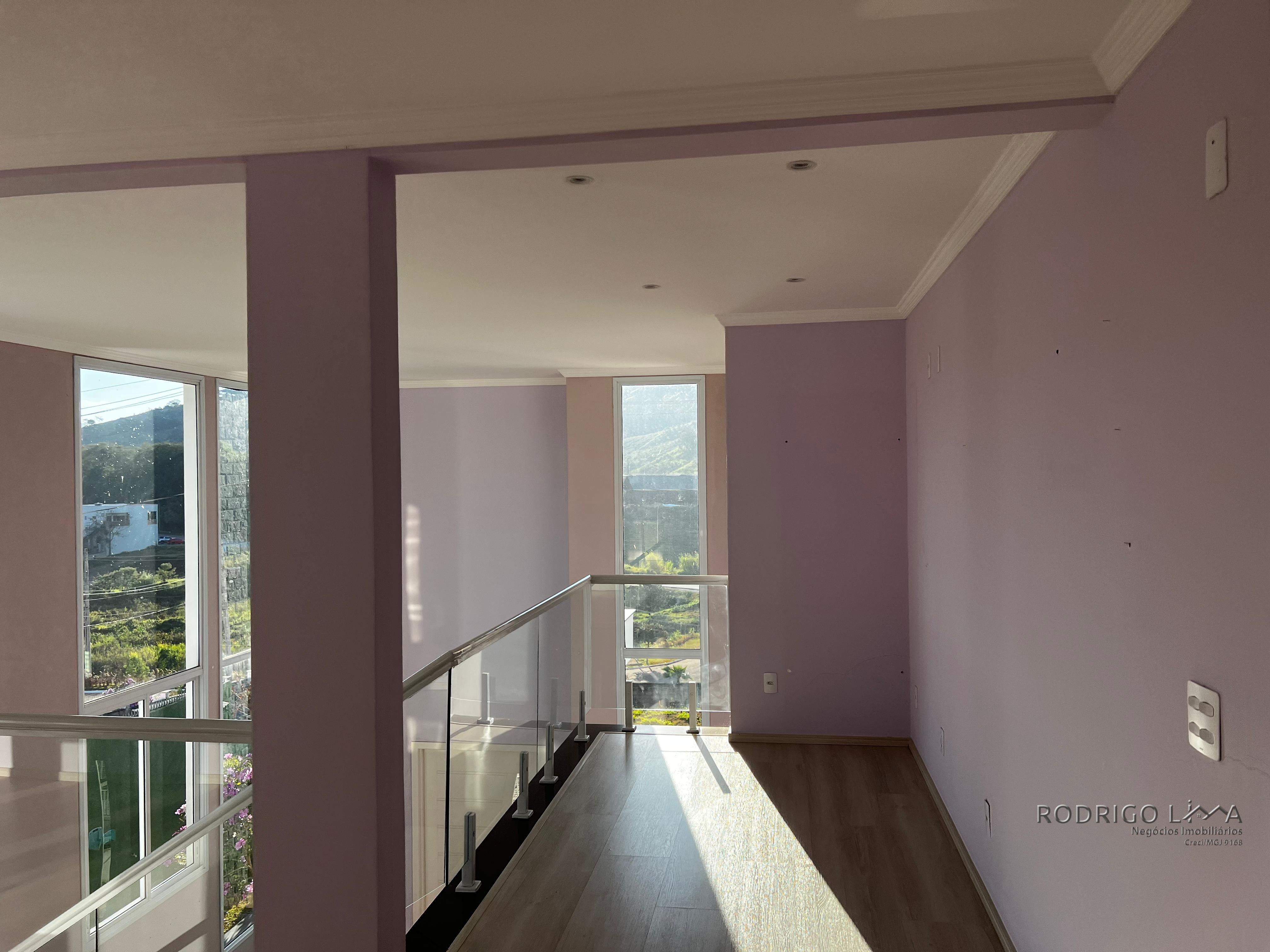 Linda casa de alto padrão para venda em São Lourenço - MG.