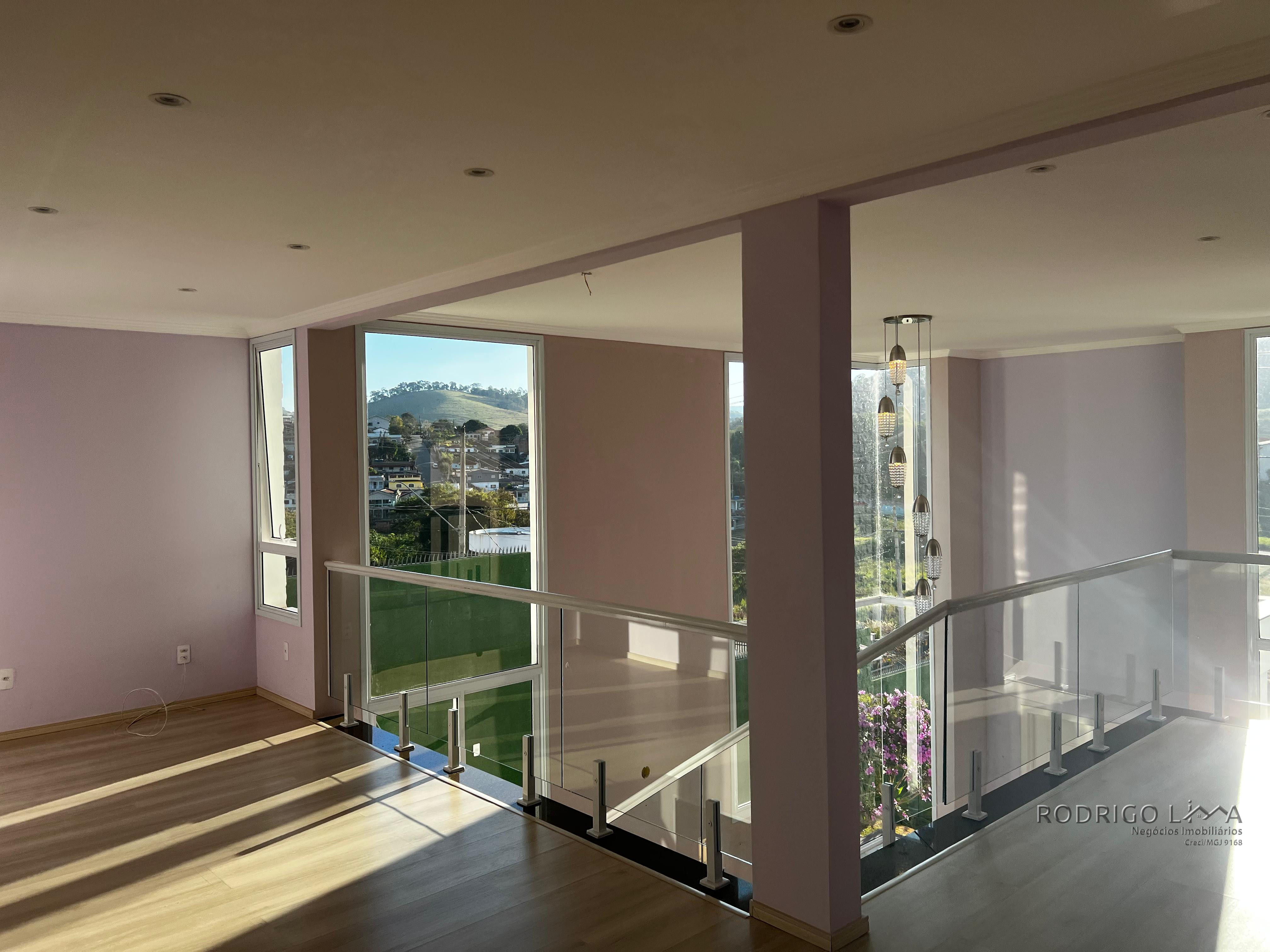 Linda casa de alto padrão para venda em São Lourenço - MG.