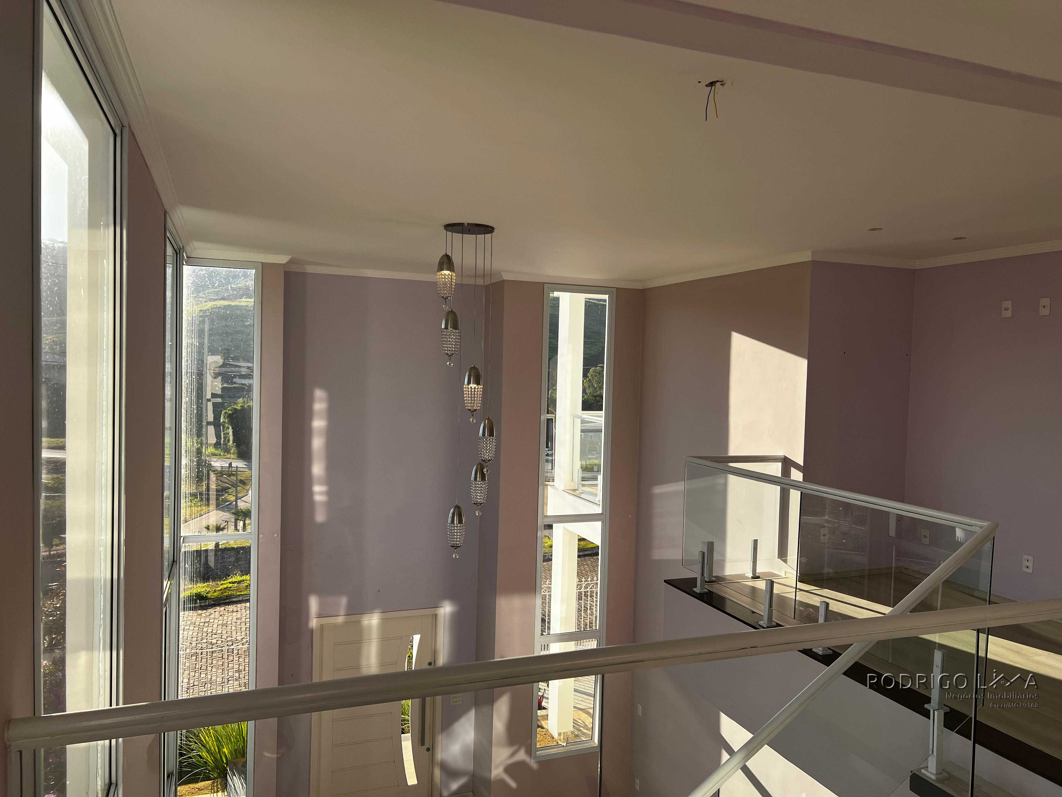 Linda casa de alto padrão para venda em São Lourenço - MG.