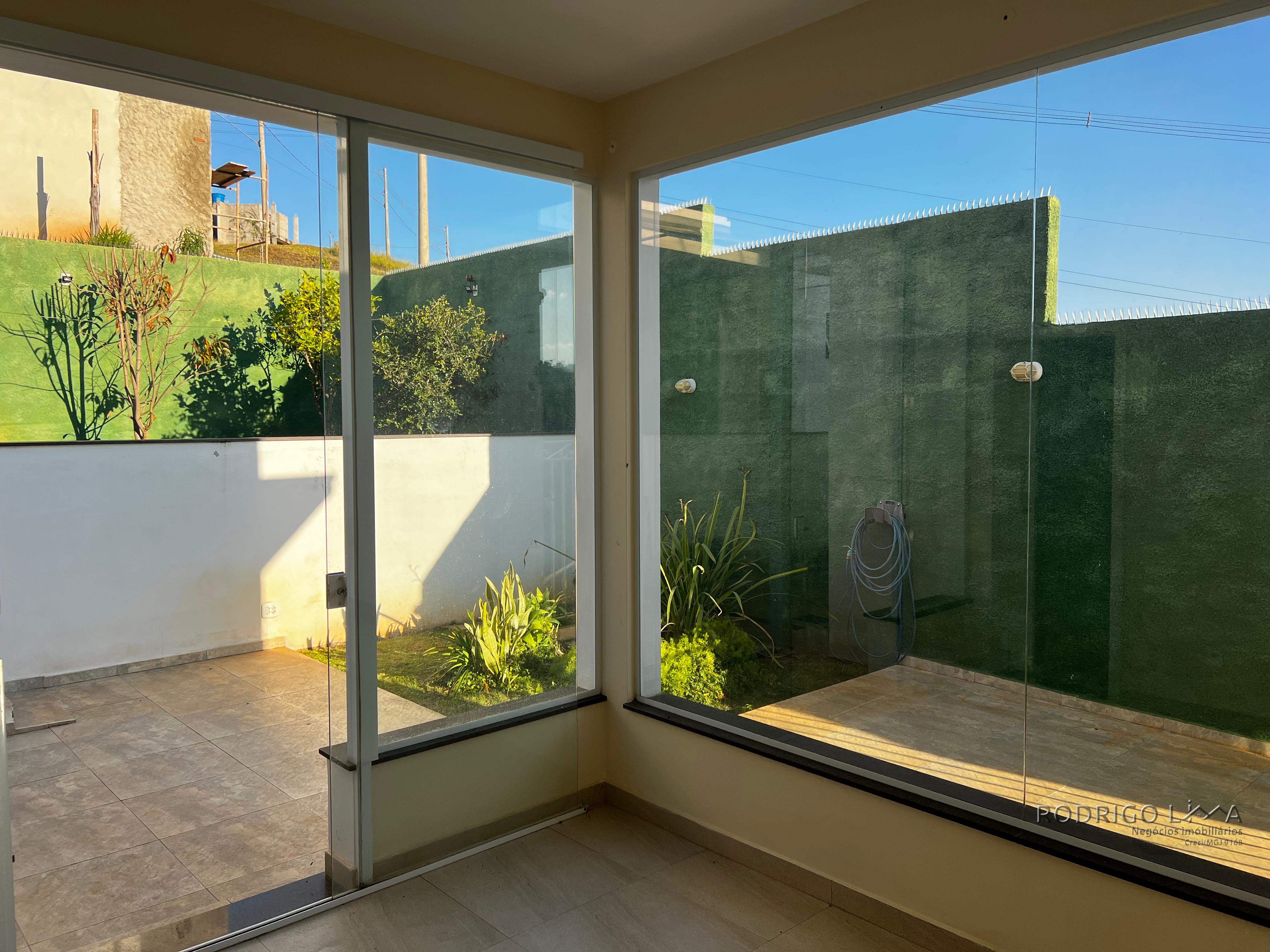 Linda casa de alto padrão para venda em São Lourenço - MG.