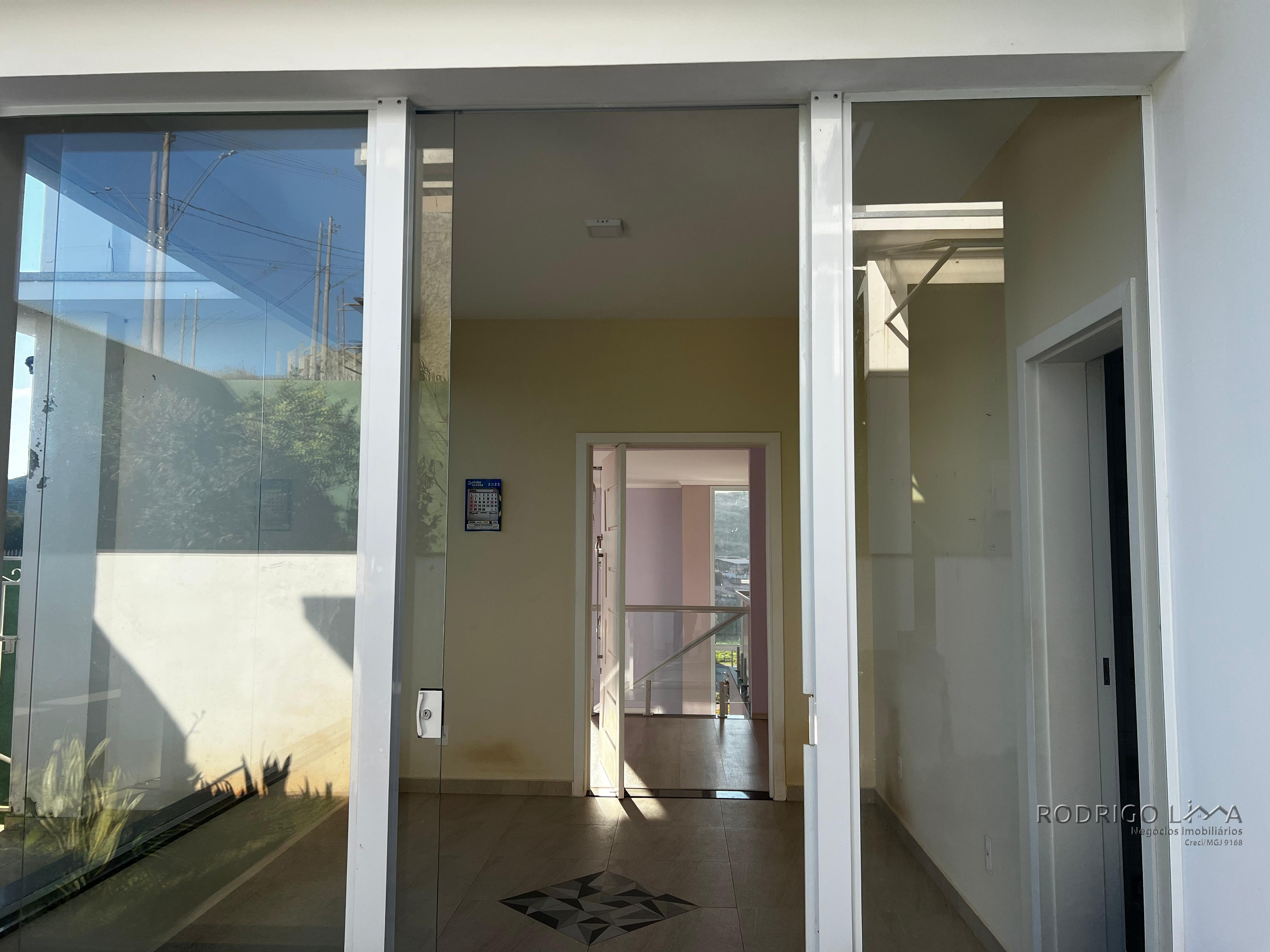 Linda casa de alto padrão para venda em São Lourenço - MG.