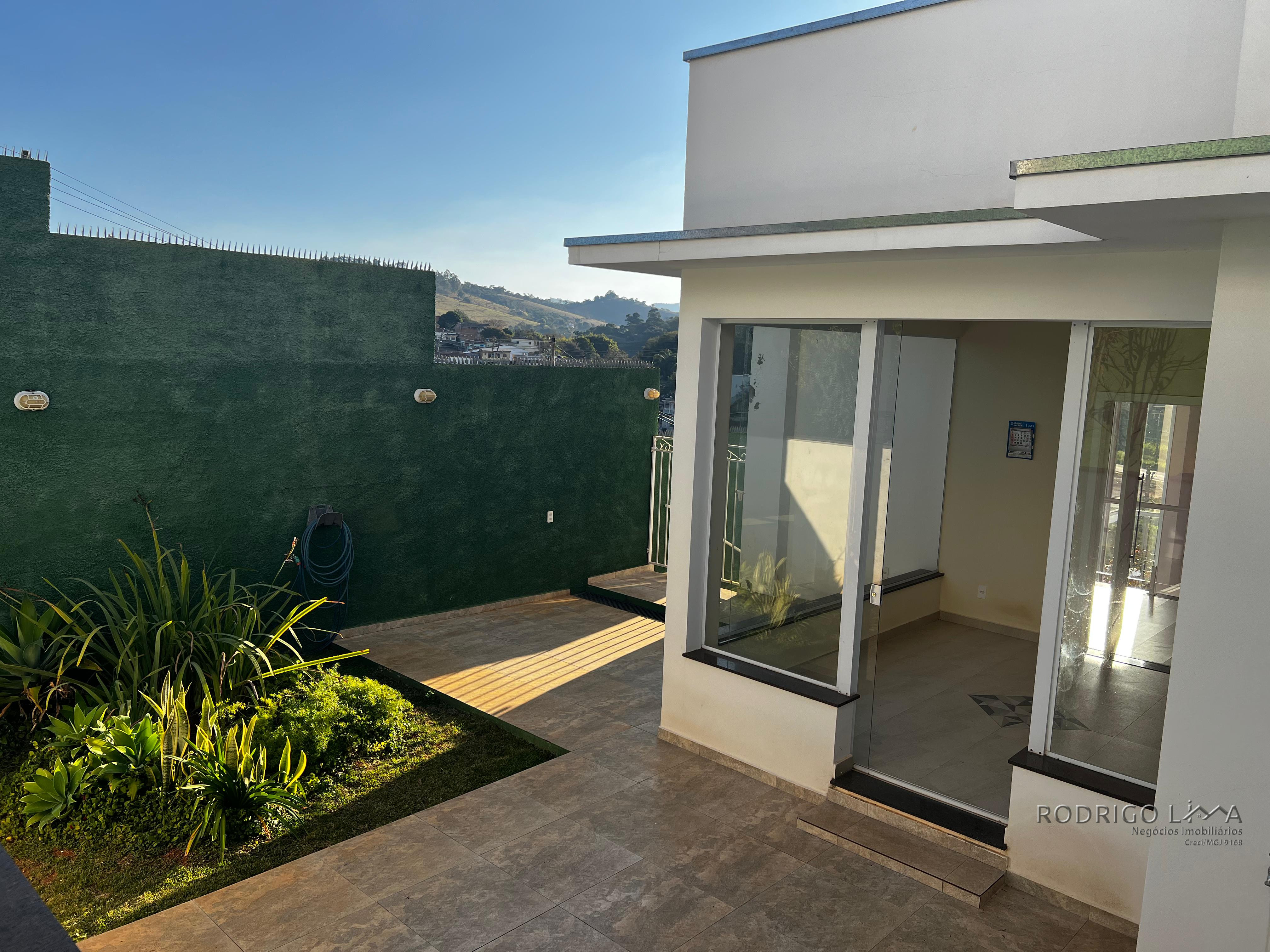Linda casa de alto padrão para venda em São Lourenço - MG.