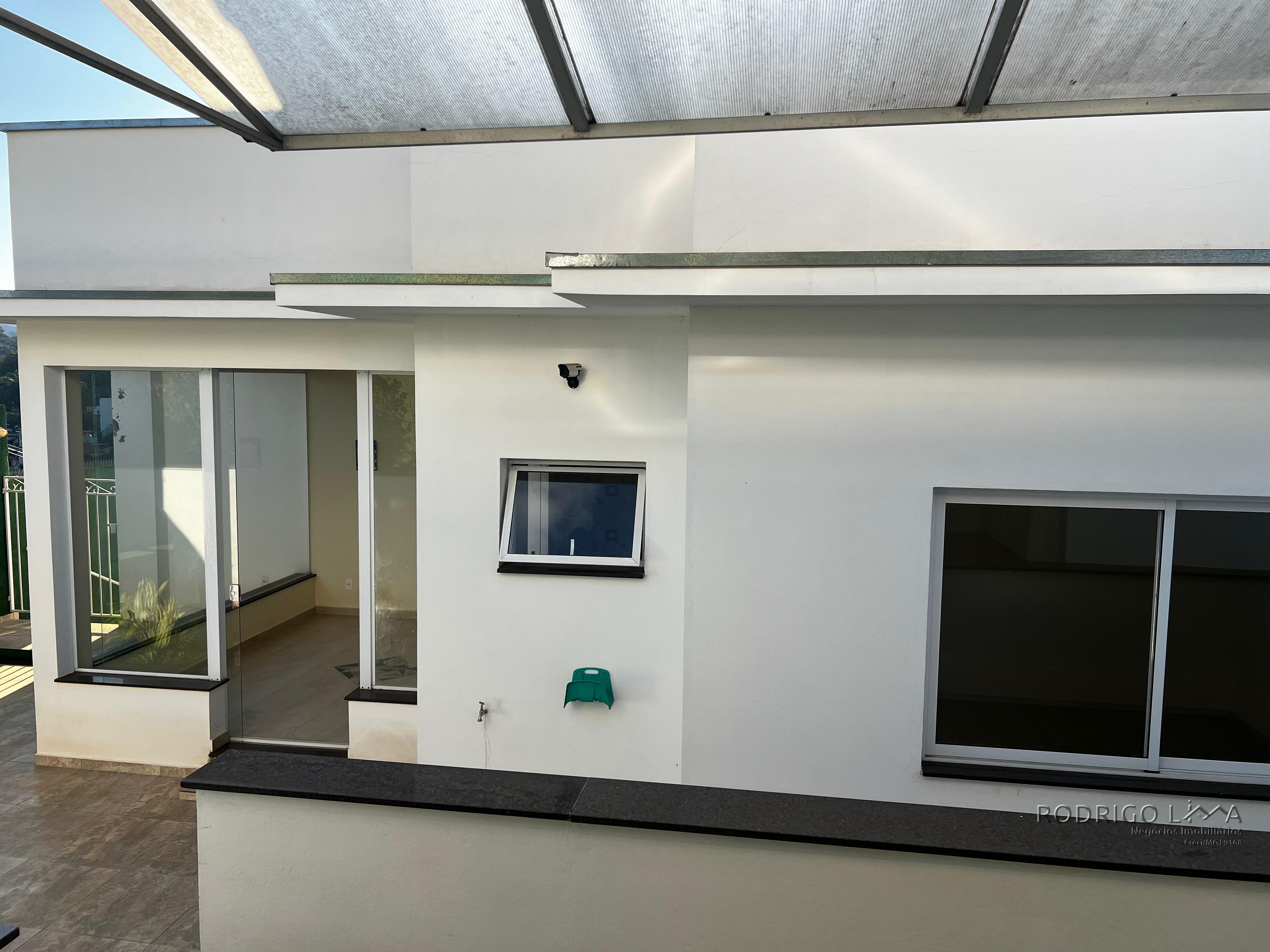 Linda casa de alto padrão para venda em São Lourenço - MG.