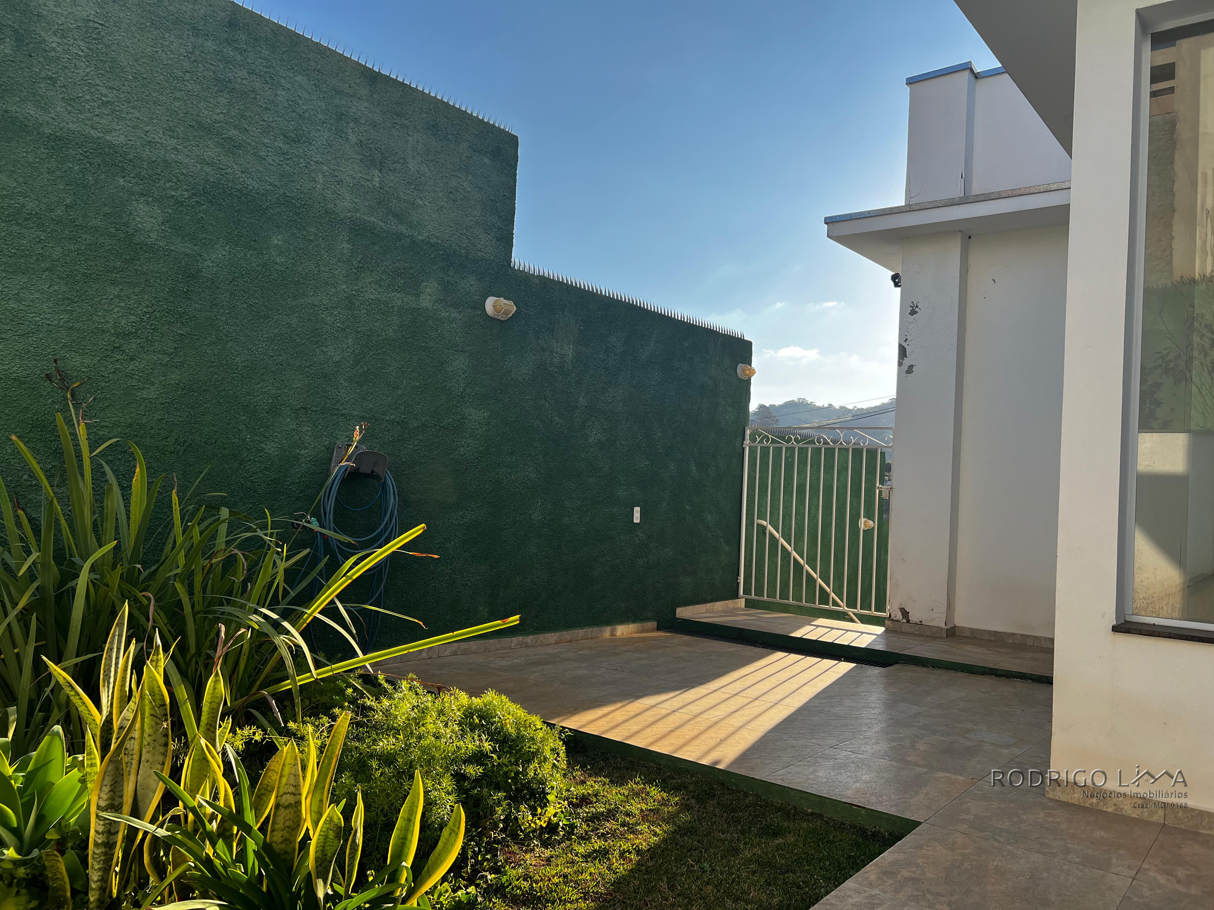 Linda casa de alto padrão para venda em São Lourenço - MG.
