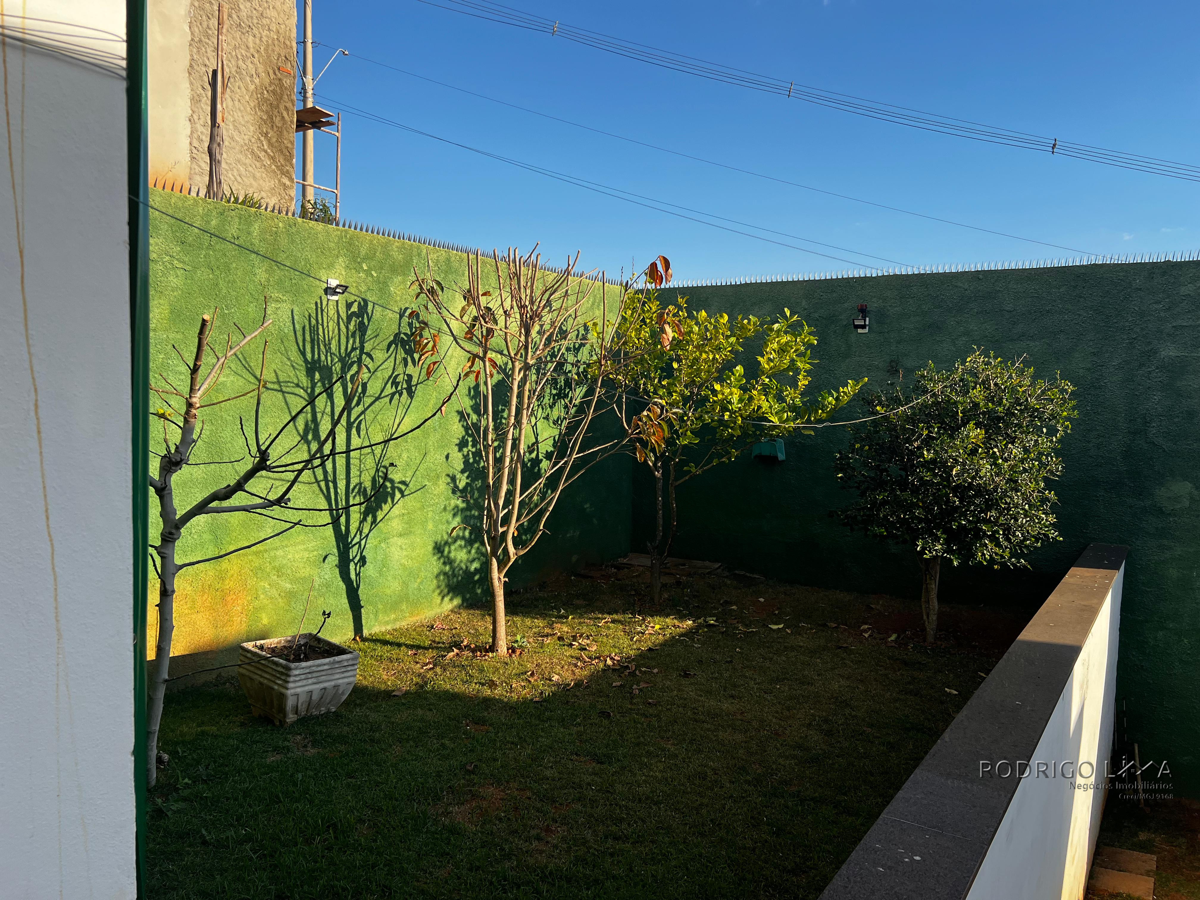 Linda casa de alto padrão para venda em São Lourenço - MG.