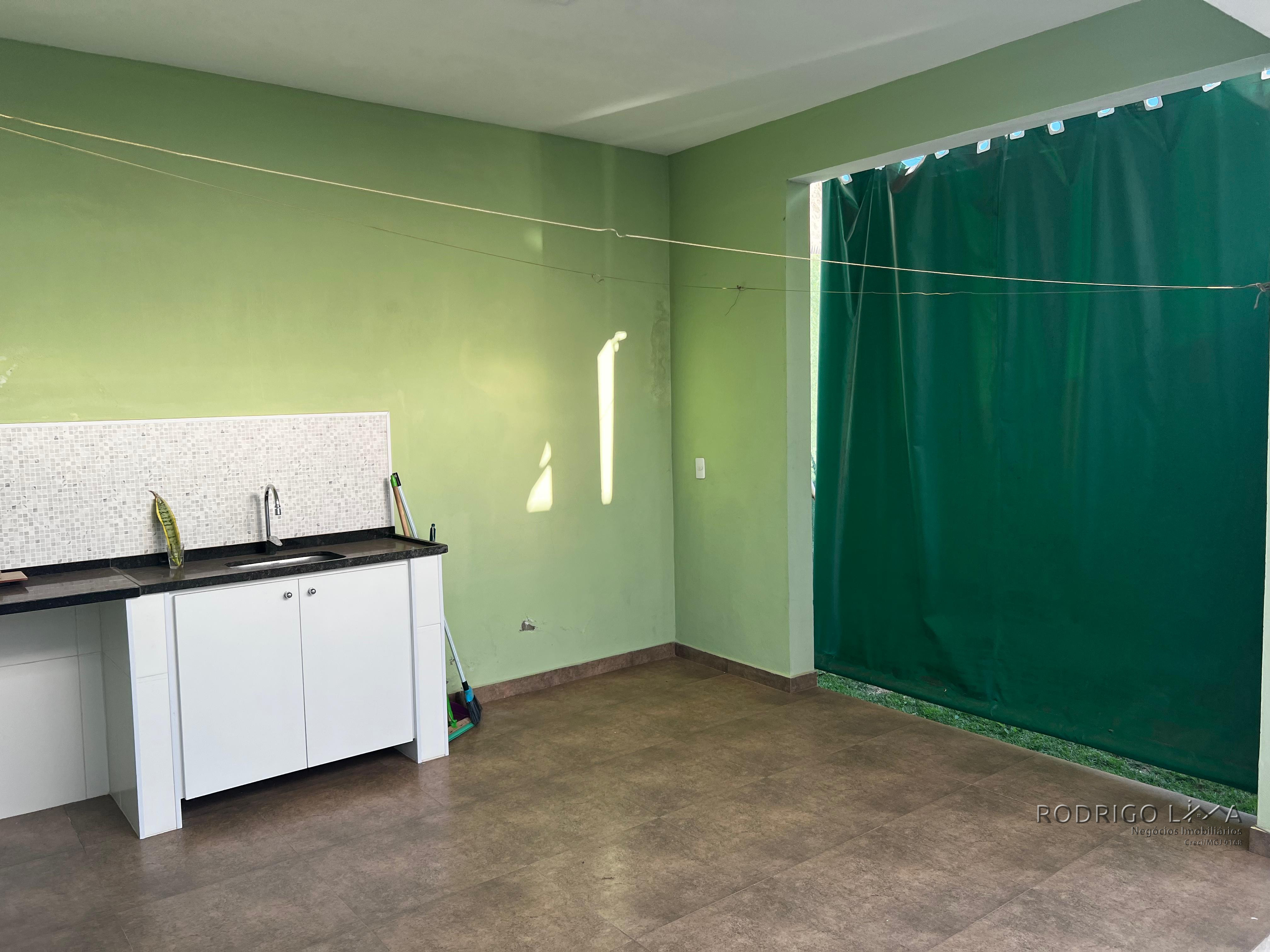 Linda casa de alto padrão para venda em São Lourenço - MG.