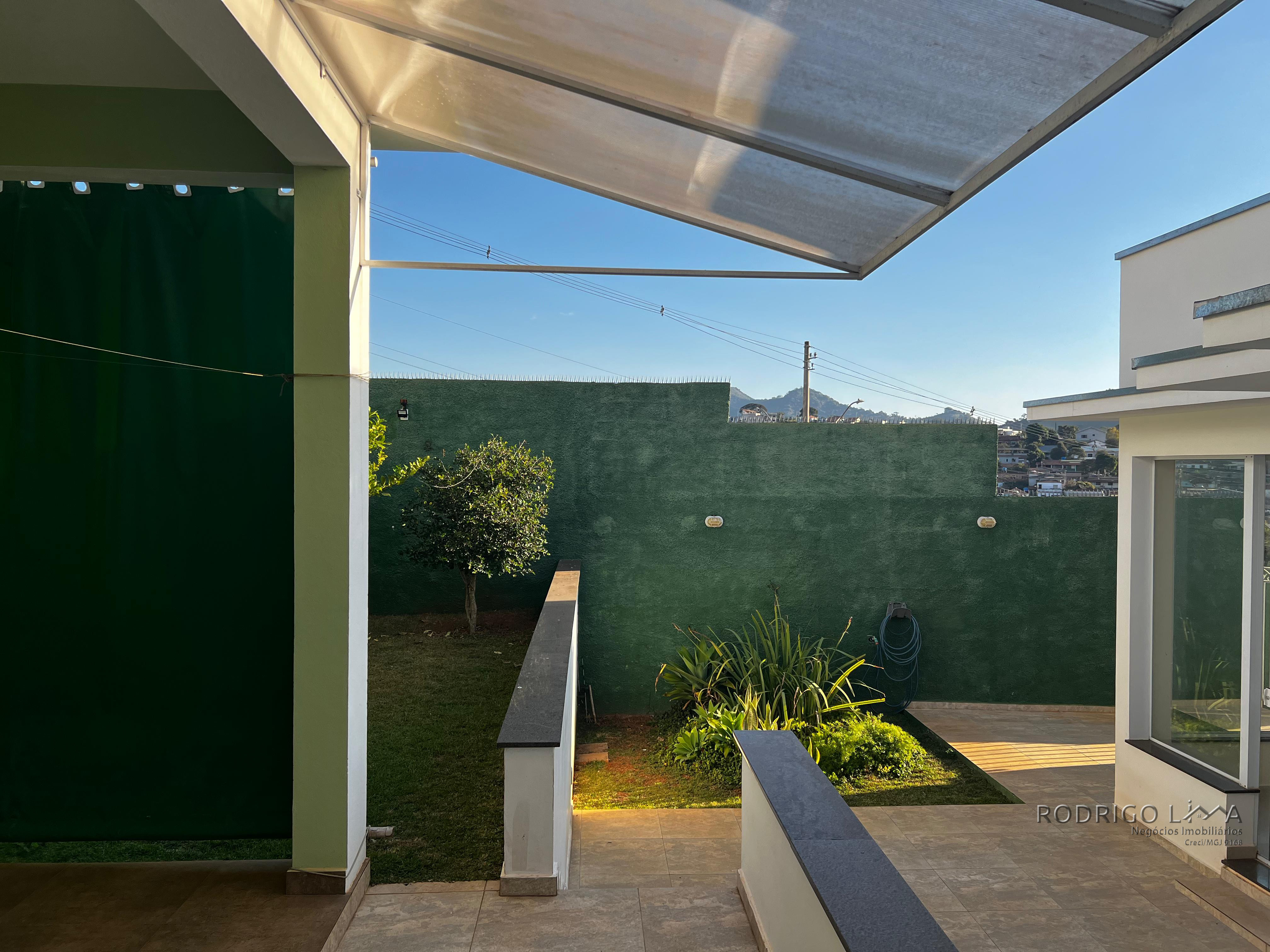 Linda casa de alto padrão para venda em São Lourenço - MG.