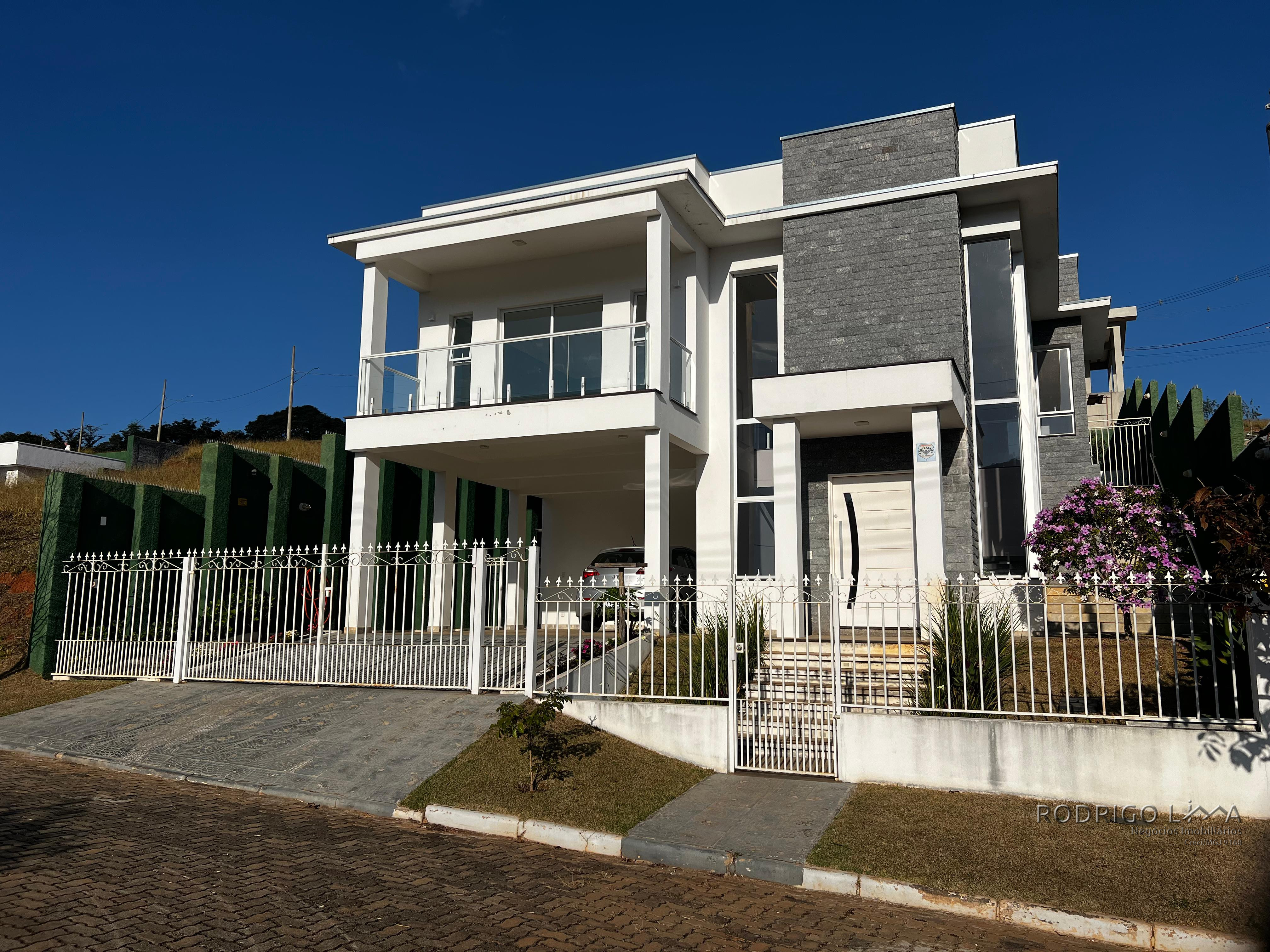 Linda casa de alto padrão para venda em São Lourenço - MG.
